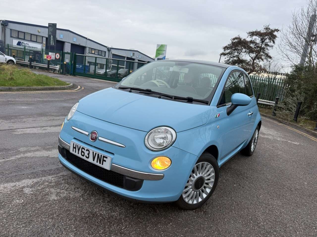 A 2013 FIAT 500 1.2 Lounge Hatchback 3dr Petrol Dualogic Euro 6 (s/s) (69 bhp) Economical . A 2013 FIAT 500 1.2 Lounge Hatchback 3dr Petrol Dualogic Euro 6 (s/s) (69 bhp) Economical .