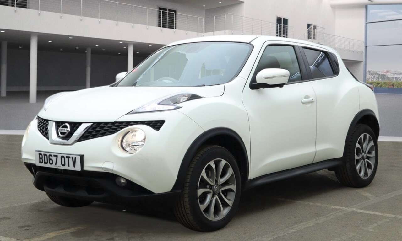 A 2017 NISSAN JUKE 1.2 DIG-T Tekna SUV 5dr Petrol Manual Euro 6 (s/s) (115 ps) Economical .Nav A 2017 NISSAN JUKE 1.2 DIG-T Tekna SUV 5dr Petrol Manual Euro 6 (s/s) (115 ps) Economical .Nav