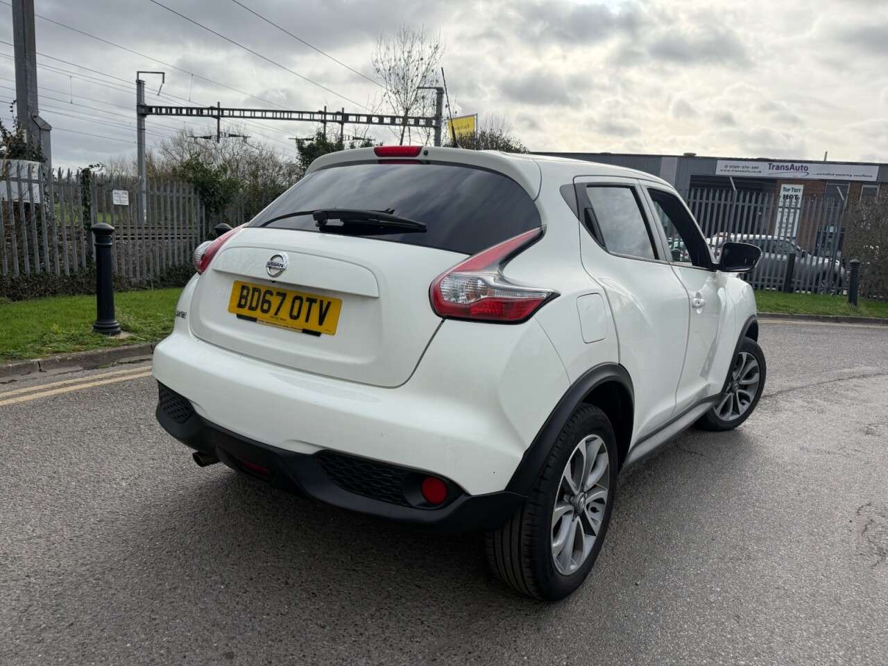 A 2017 NISSAN JUKE 1.2 DIG-T Tekna SUV 5dr Petrol Manual Euro 6 (s/s) (115 ps) Economical .Nav A 2017 NISSAN JUKE 1.2 DIG-T Tekna SUV 5dr Petrol Manual Euro 6 (s/s) (115 ps) Economical .Nav