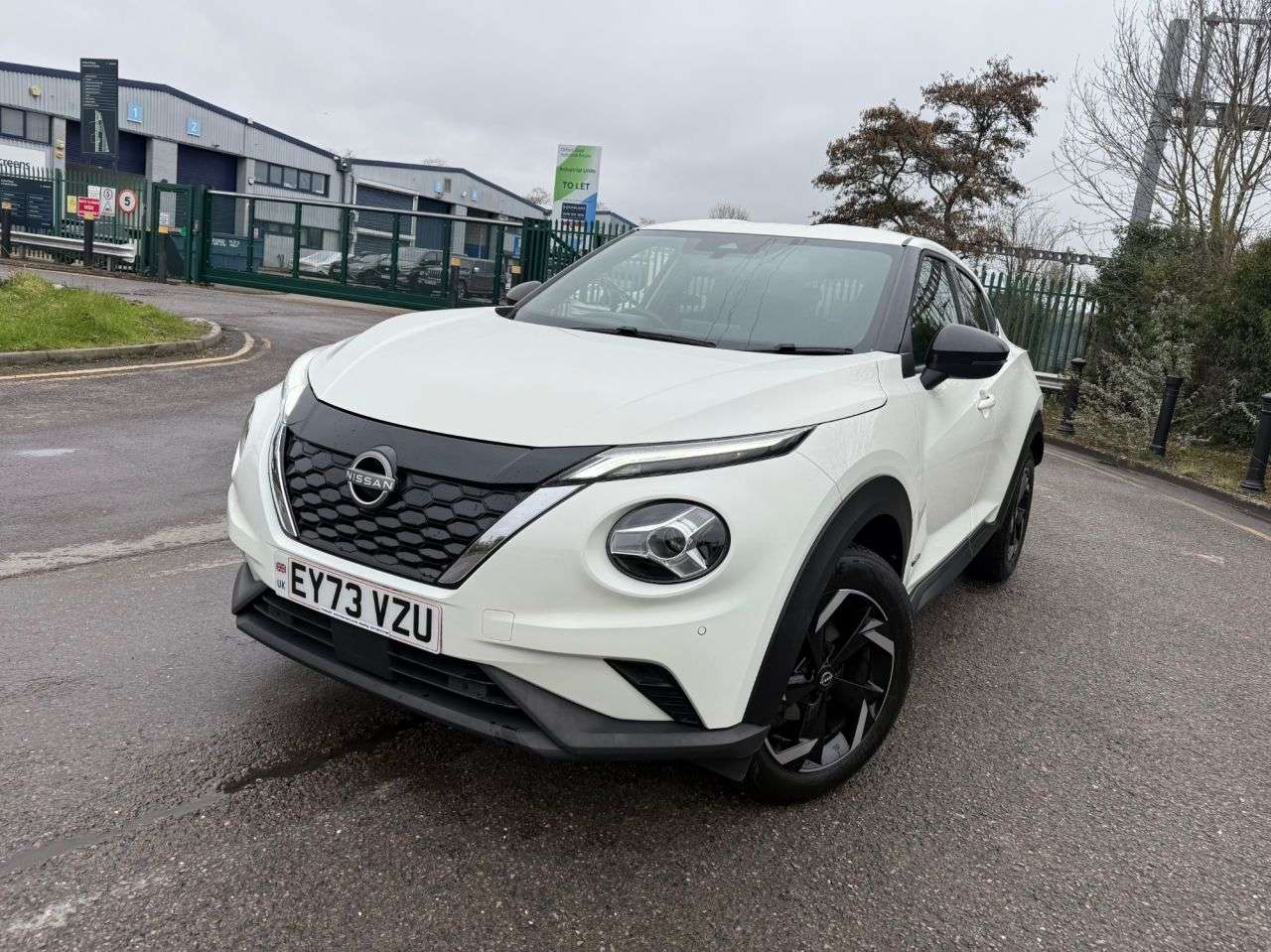 A 2023 NISSAN JUKE 1.6 N-Connecta SUV 5dr Petrol Hybrid Auto Euro 6 (143 ps) Half Leather, Nav A 2023 NISSAN JUKE 1.6 N-Connecta SUV 5dr Petrol Hybrid Auto Euro 6 (143 ps) Half Leather, Nav