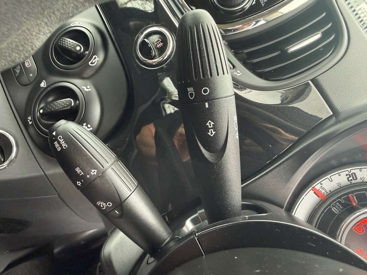 2017 FIAT 500 2017 FIAT 500