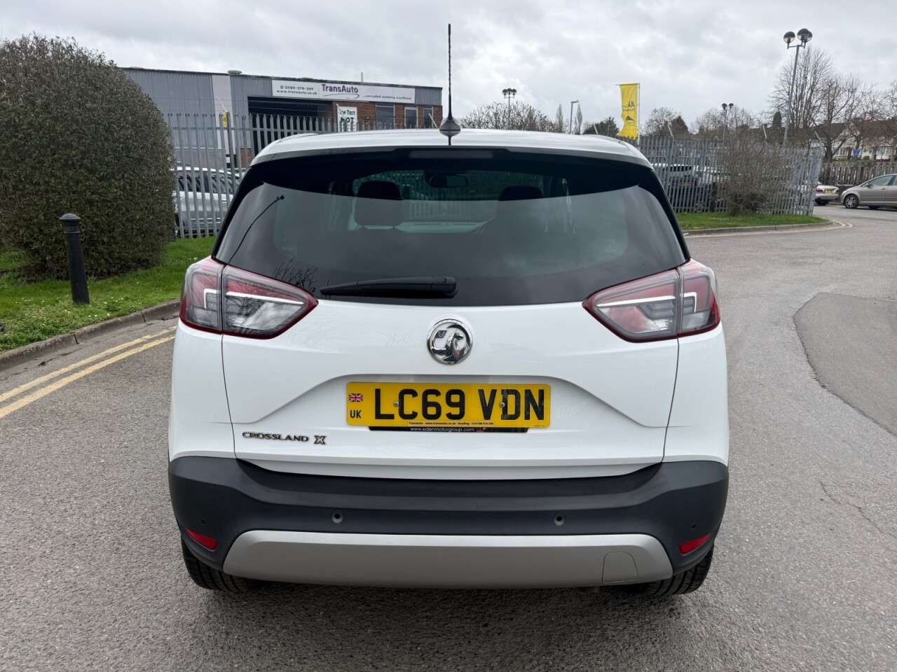 A 2019 VAUXHALL CROSSLAND X 1.2 Turbo Elite SUV 5dr Petrol Auto Euro 6 (s/s) (130 ps) 12 Months MOT + 6 A 2019 VAUXHALL CROSSLAND X 1.2 Turbo Elite SUV 5dr Petrol Auto Euro 6 (s/s) (130 ps) 12 Months MOT + 6