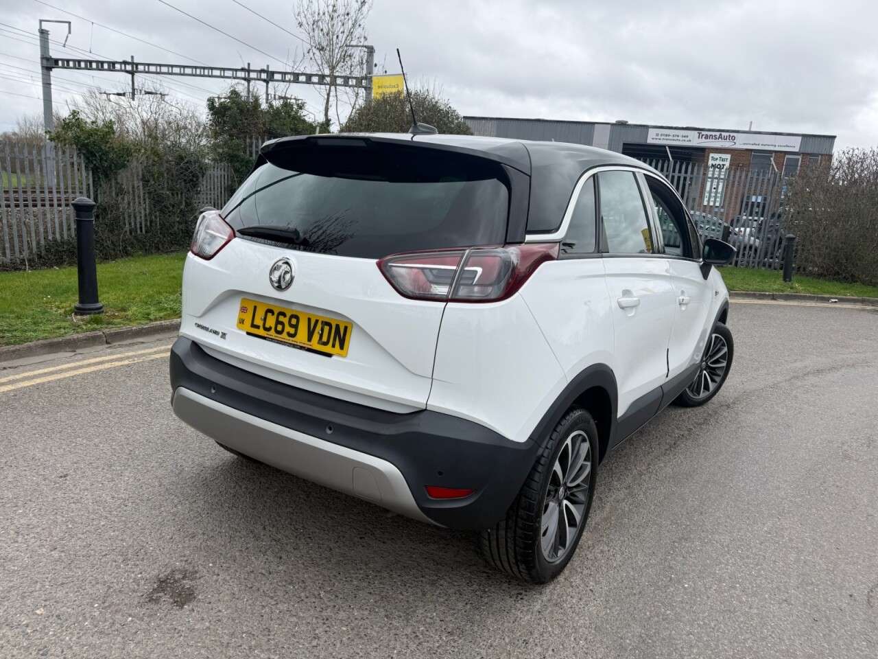 A 2019 VAUXHALL CROSSLAND X 1.2 Turbo Elite SUV 5dr Petrol Auto Euro 6 (s/s) (130 ps) 12 Months MOT + 6 A 2019 VAUXHALL CROSSLAND X 1.2 Turbo Elite SUV 5dr Petrol Auto Euro 6 (s/s) (130 ps) 12 Months MOT + 6