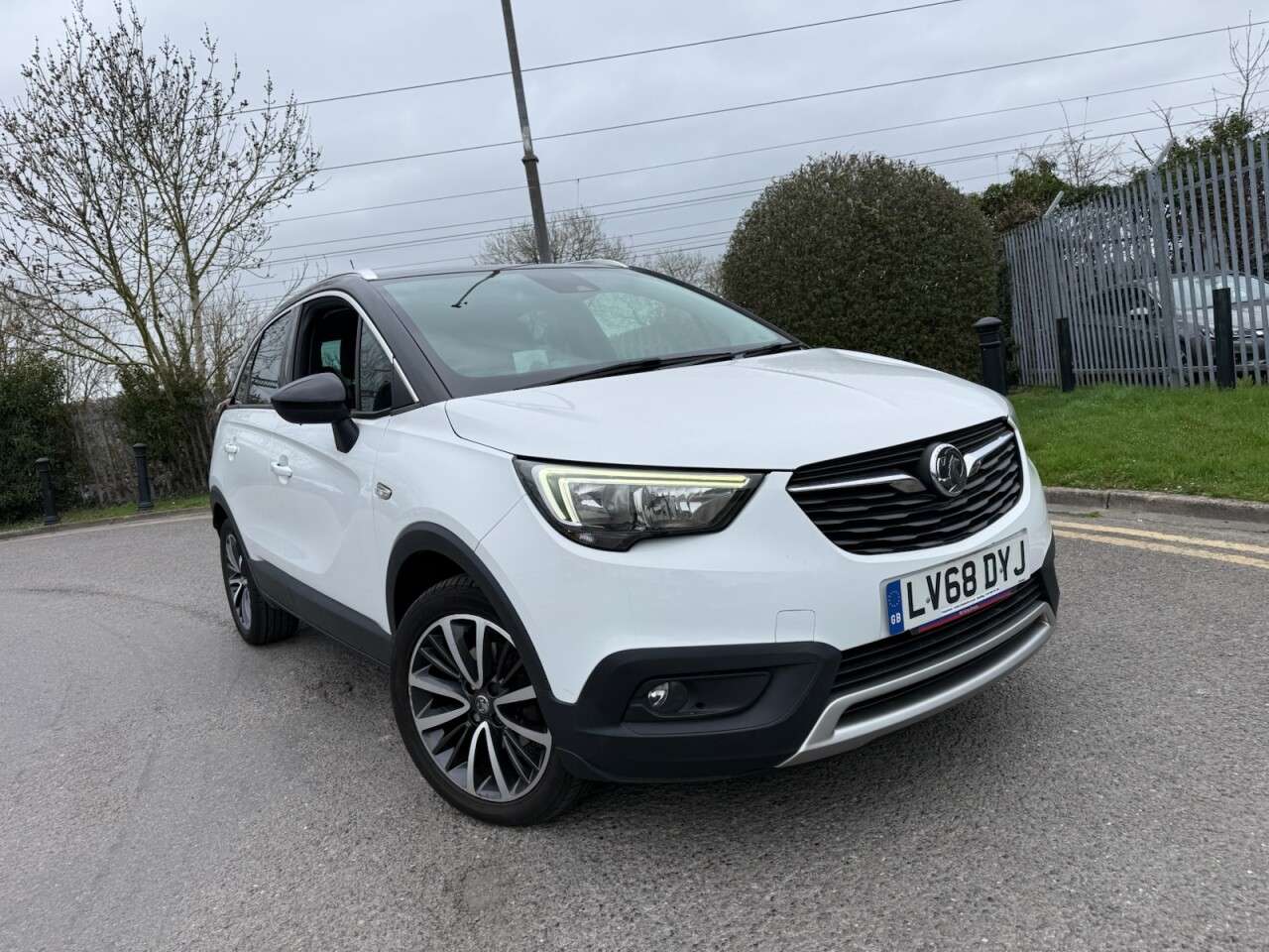A 2018 VAUXHALL CROSSLAND X 1.2 Turbo GPF Elite Nav SUV 5dr Petrol Manual Euro 6 (s/s) (130 ps) 12 Mont A 2018 VAUXHALL CROSSLAND X 1.2 Turbo GPF Elite Nav SUV 5dr Petrol Manual Euro 6 (s/s) (130 ps) 12 Mont
