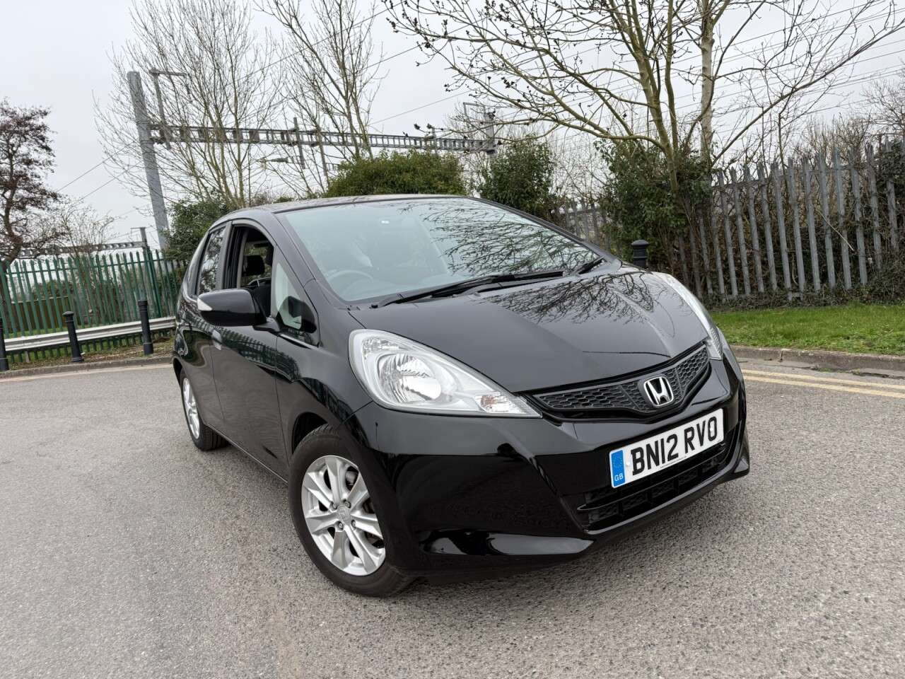 A 2012 HONDA JAZZ 1.4 i-VTEC ES Hatchback 5dr Petrol Manual Euro 5 (99 ps) 12 Months MOT + 6 A 2012 HONDA JAZZ 1.4 i-VTEC ES Hatchback 5dr Petrol Manual Euro 5 (99 ps) 12 Months MOT + 6