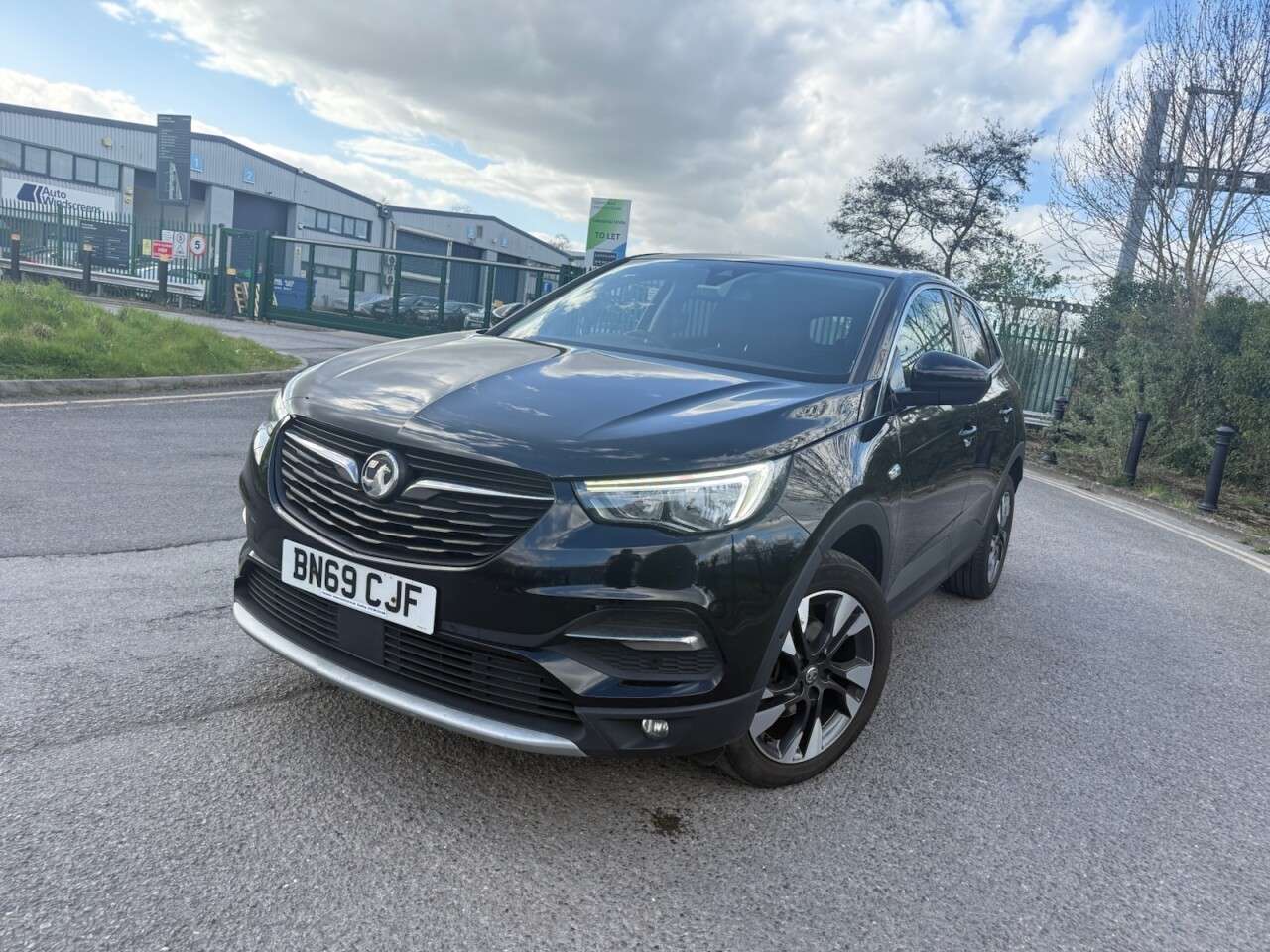 A 2019 VAUXHALL GRANDLAND X 1.2 Turbo GPF Sport Nav SUV 5dr Petrol Auto Euro 6 (s/s) (130 ps) 12 Months A 2019 VAUXHALL GRANDLAND X 1.2 Turbo GPF Sport Nav SUV 5dr Petrol Auto Euro 6 (s/s) (130 ps) 12 Months