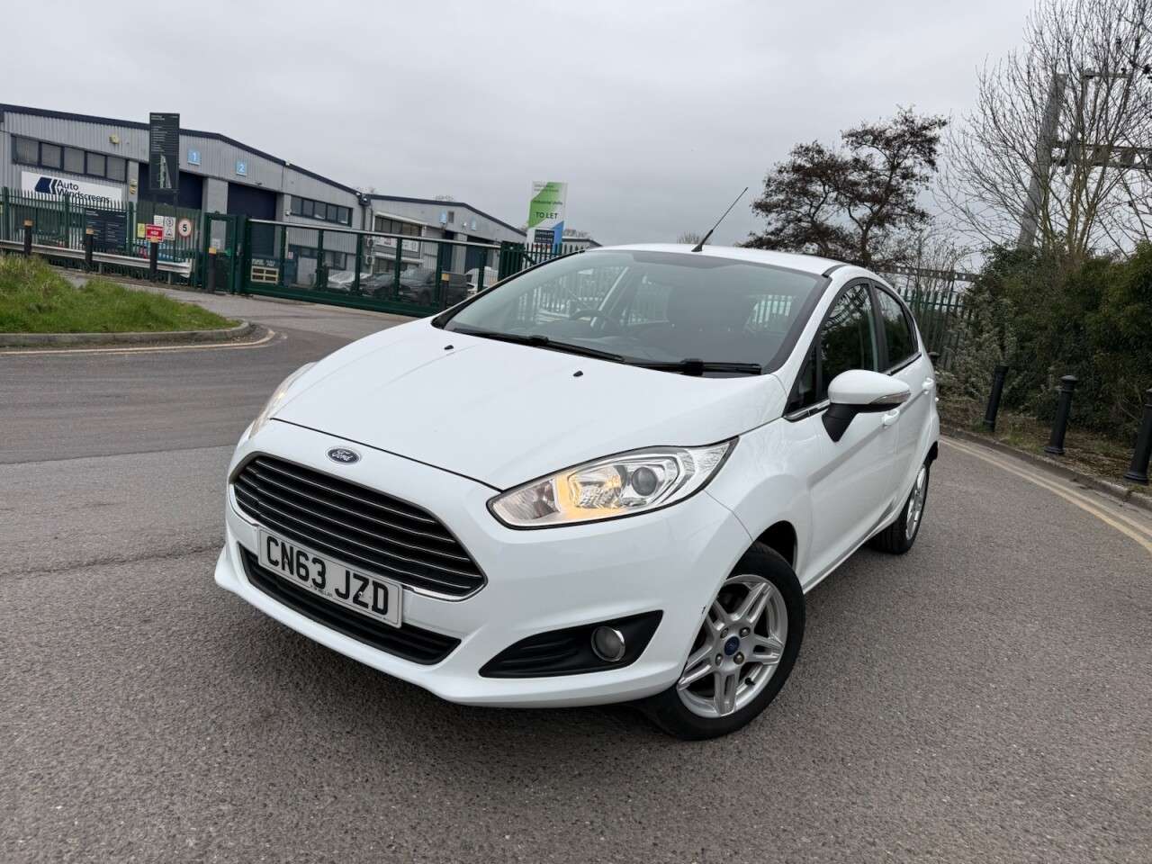 A 2013 FORD FIESTA 1.0T EcoBoost Zetec Hatchback 5dr Petrol Manual Euro 5 (s/s) (100 ps) 12 Mo A 2013 FORD FIESTA 1.0T EcoBoost Zetec Hatchback 5dr Petrol Manual Euro 5 (s/s) (100 ps) 12 Mo