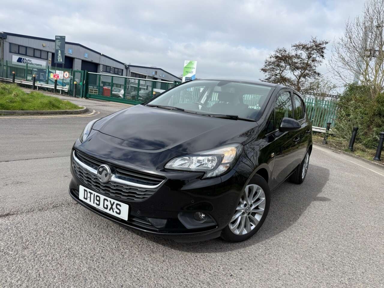 A 2019 VAUXHALL CORSA 1.4i ecoTEC SE Nav Hatchback 5dr Petrol Manual Euro 6 (90 ps) 12 Months MOT A 2019 VAUXHALL CORSA 1.4i ecoTEC SE Nav Hatchback 5dr Petrol Manual Euro 6 (90 ps) 12 Months MOT