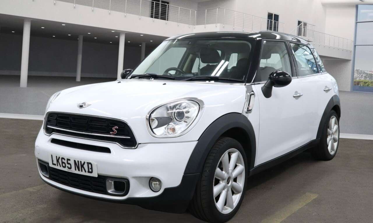 A 2015 MINI COUNTRYMAN 2.0 Cooper SD SUV 5dr Diesel Auto Euro 5 (143 ps) 12 Months MOT + 6 Months A 2015 MINI COUNTRYMAN 2.0 Cooper SD SUV 5dr Diesel Auto Euro 5 (143 ps) 12 Months MOT + 6 Months