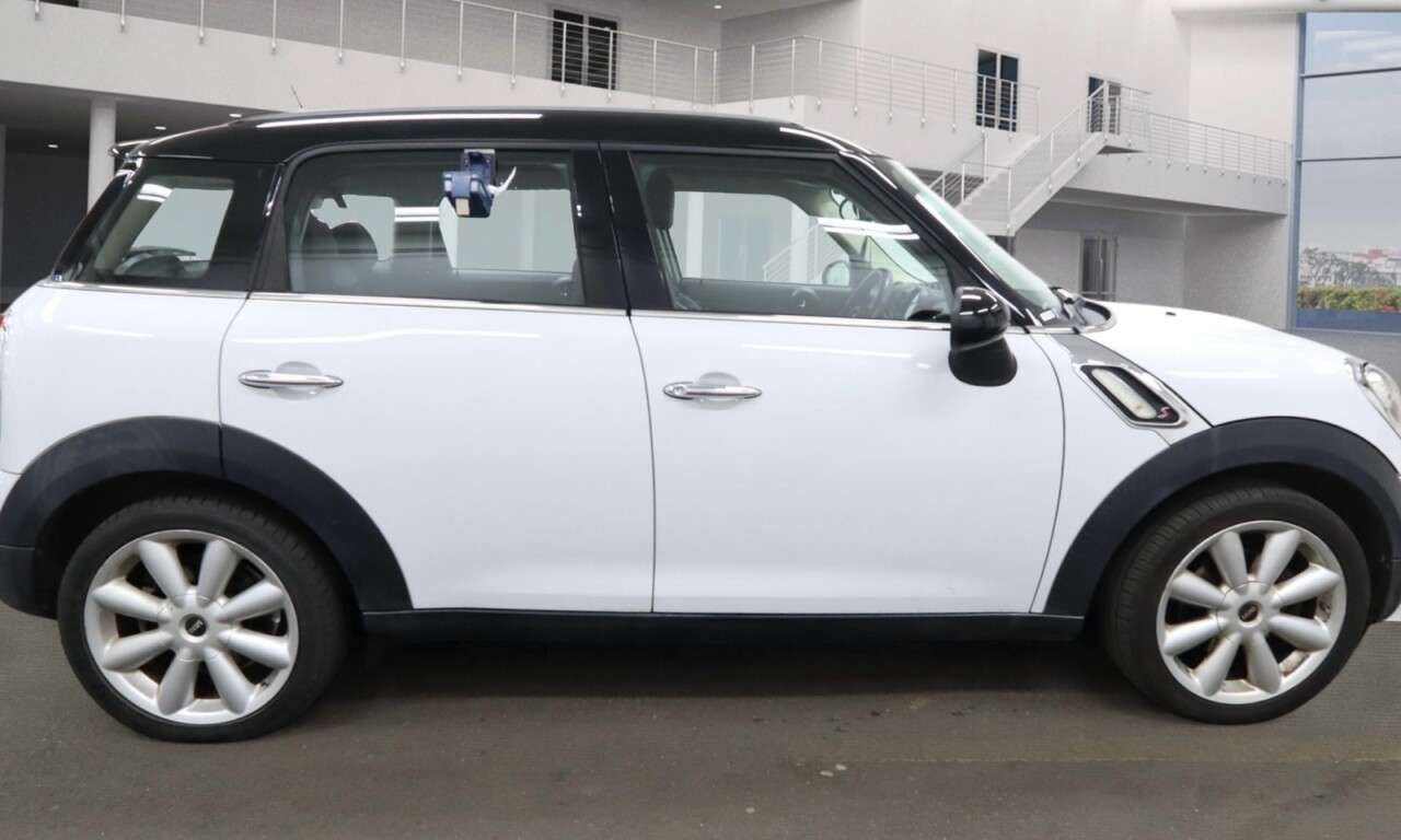 A 2015 MINI COUNTRYMAN 2.0 Cooper SD SUV 5dr Diesel Auto Euro 5 (143 ps) 12 Months MOT + 6 Months A 2015 MINI COUNTRYMAN 2.0 Cooper SD SUV 5dr Diesel Auto Euro 5 (143 ps) 12 Months MOT + 6 Months