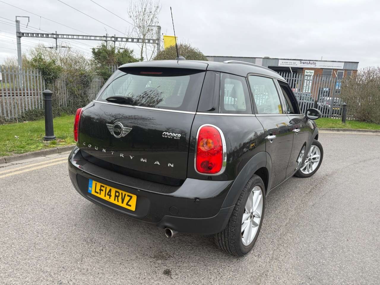 A 2014 MINI COUNTRYMAN 1.6 Cooper SUV 5dr Petrol Manual ALL4 Euro 6 (s/s) (122 ps) 12 Months MOT + A 2014 MINI COUNTRYMAN 1.6 Cooper SUV 5dr Petrol Manual ALL4 Euro 6 (s/s) (122 ps) 12 Months MOT +