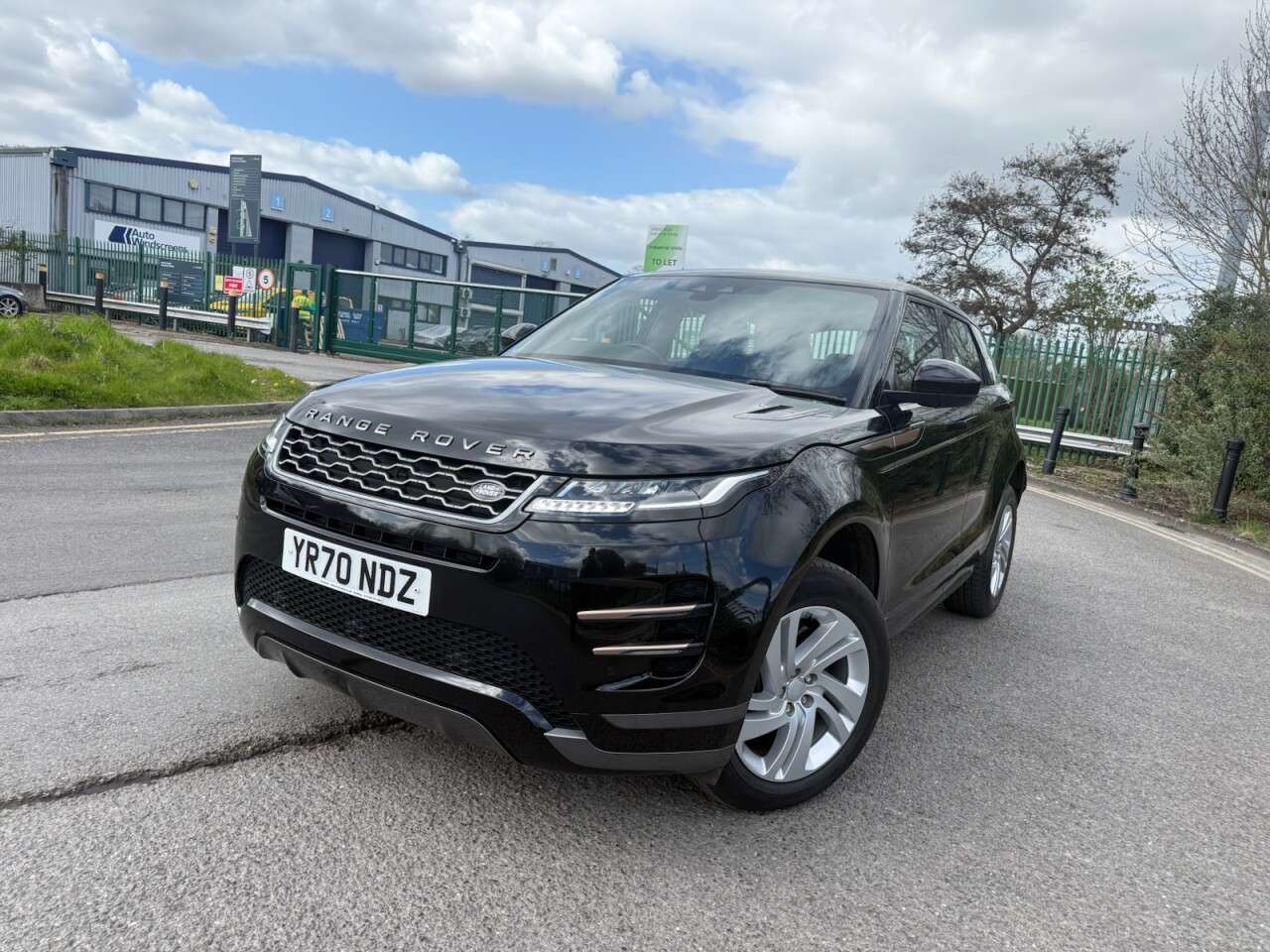 A 2020 LAND ROVER RANGE ROVER EVOQUE 2.0 D180 MHEV R-Dynamic S SUV 5dr Diesel Auto 4WD Euro 6 (s/s) (180 ps) Lea A 2020 LAND ROVER RANGE ROVER EVOQUE 2.0 D180 MHEV R-Dynamic S SUV 5dr Diesel Auto 4WD Euro 6 (s/s) (180 ps) Lea