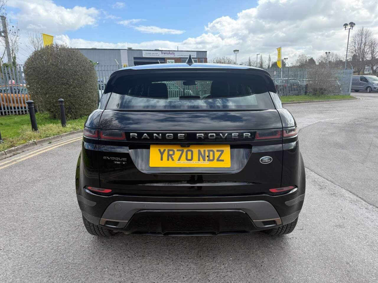 A 2020 LAND ROVER RANGE ROVER EVOQUE 2.0 D180 MHEV R-Dynamic S SUV 5dr Diesel Auto 4WD Euro 6 (s/s) (180 ps) Lea A 2020 LAND ROVER RANGE ROVER EVOQUE 2.0 D180 MHEV R-Dynamic S SUV 5dr Diesel Auto 4WD Euro 6 (s/s) (180 ps) Lea