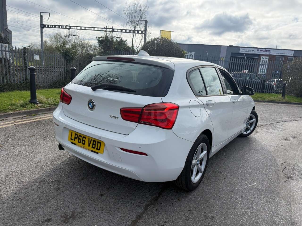 A 2017 BMW 1 SERIES 1.5 118i SE Hatchback 5dr Petrol Manual Euro 6 (s/s) (136 ps) 12 Months MOT A 2017 BMW 1 SERIES 1.5 118i SE Hatchback 5dr Petrol Manual Euro 6 (s/s) (136 ps) 12 Months MOT