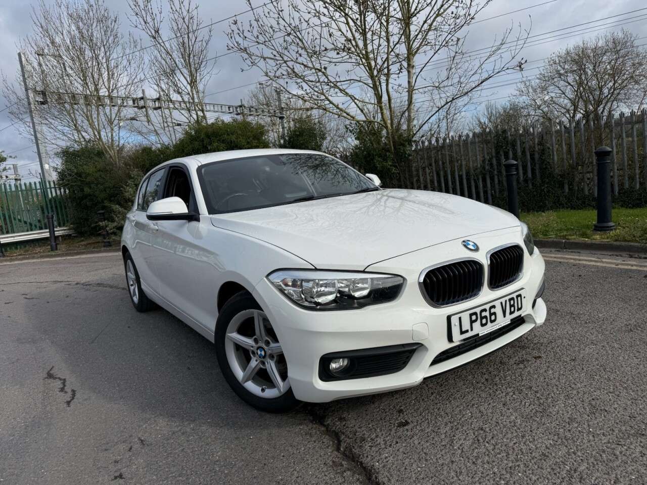 A 2017 BMW 1 SERIES 1.5 118i SE Hatchback 5dr Petrol Manual Euro 6 (s/s) (136 ps) 12 Months MOT A 2017 BMW 1 SERIES 1.5 118i SE Hatchback 5dr Petrol Manual Euro 6 (s/s) (136 ps) 12 Months MOT