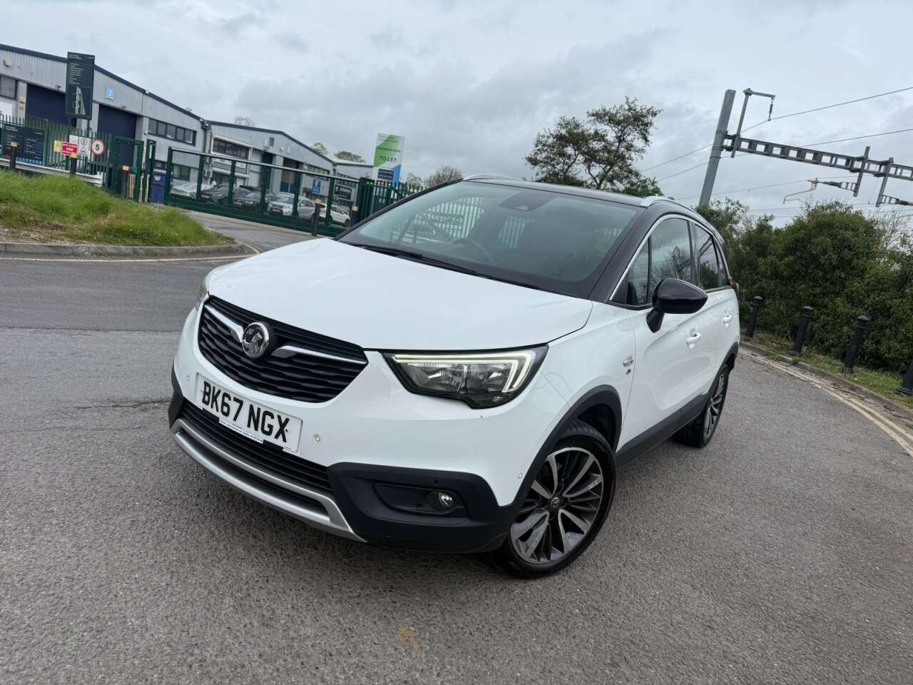 A 2017 VAUXHALL CROSSLAND X 1.2 Turbo ecoTEC Elite Nav SUV 5dr Petrol Manual Euro 6 (s/s) (110 ps) Econ A 2017 VAUXHALL CROSSLAND X 1.2 Turbo ecoTEC Elite Nav SUV 5dr Petrol Manual Euro 6 (s/s) (110 ps) Econ