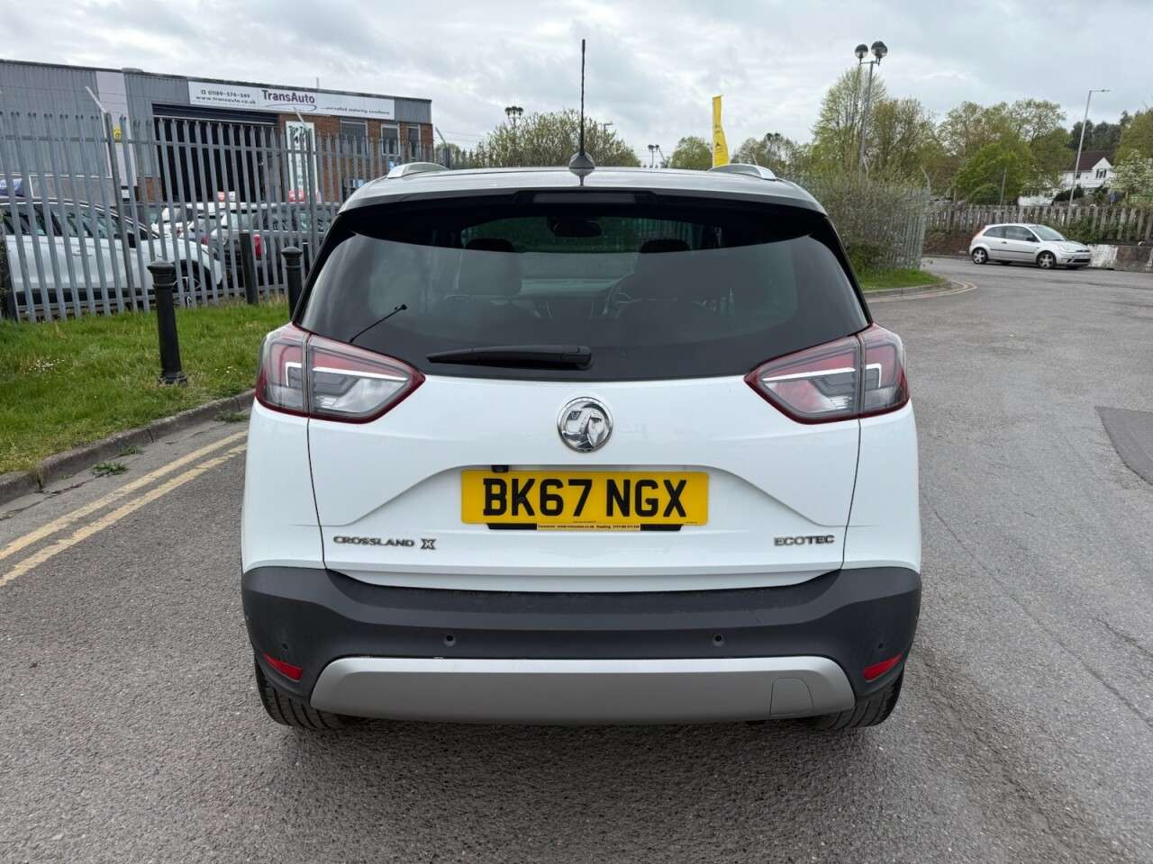 A 2017 VAUXHALL CROSSLAND X 1.2 Turbo ecoTEC Elite Nav SUV 5dr Petrol Manual Euro 6 (s/s) (110 ps) Econ A 2017 VAUXHALL CROSSLAND X 1.2 Turbo ecoTEC Elite Nav SUV 5dr Petrol Manual Euro 6 (s/s) (110 ps) Econ