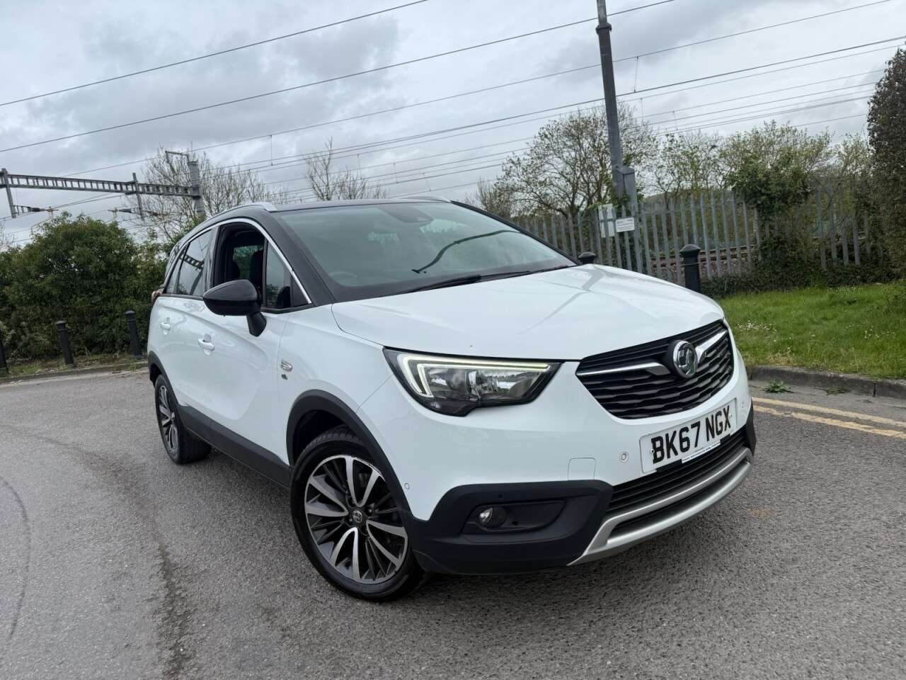 A 2017 VAUXHALL CROSSLAND X 1.2 Turbo ecoTEC Elite Nav SUV 5dr Petrol Manual Euro 6 (s/s) (110 ps) Econ A 2017 VAUXHALL CROSSLAND X 1.2 Turbo ecoTEC Elite Nav SUV 5dr Petrol Manual Euro 6 (s/s) (110 ps) Econ