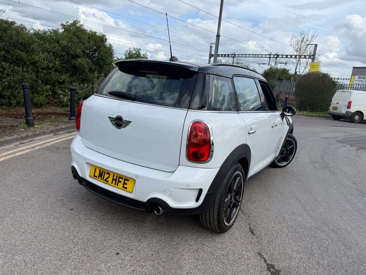 A 2012 MINI COUNTRYMAN 1.6 Cooper S SUV 5dr Petrol Steptronic ALL4 Euro 5 (184 ps) Leather, Pan Ro A 2012 MINI COUNTRYMAN 1.6 Cooper S SUV 5dr Petrol Steptronic ALL4 Euro 5 (184 ps) Leather, Pan Ro