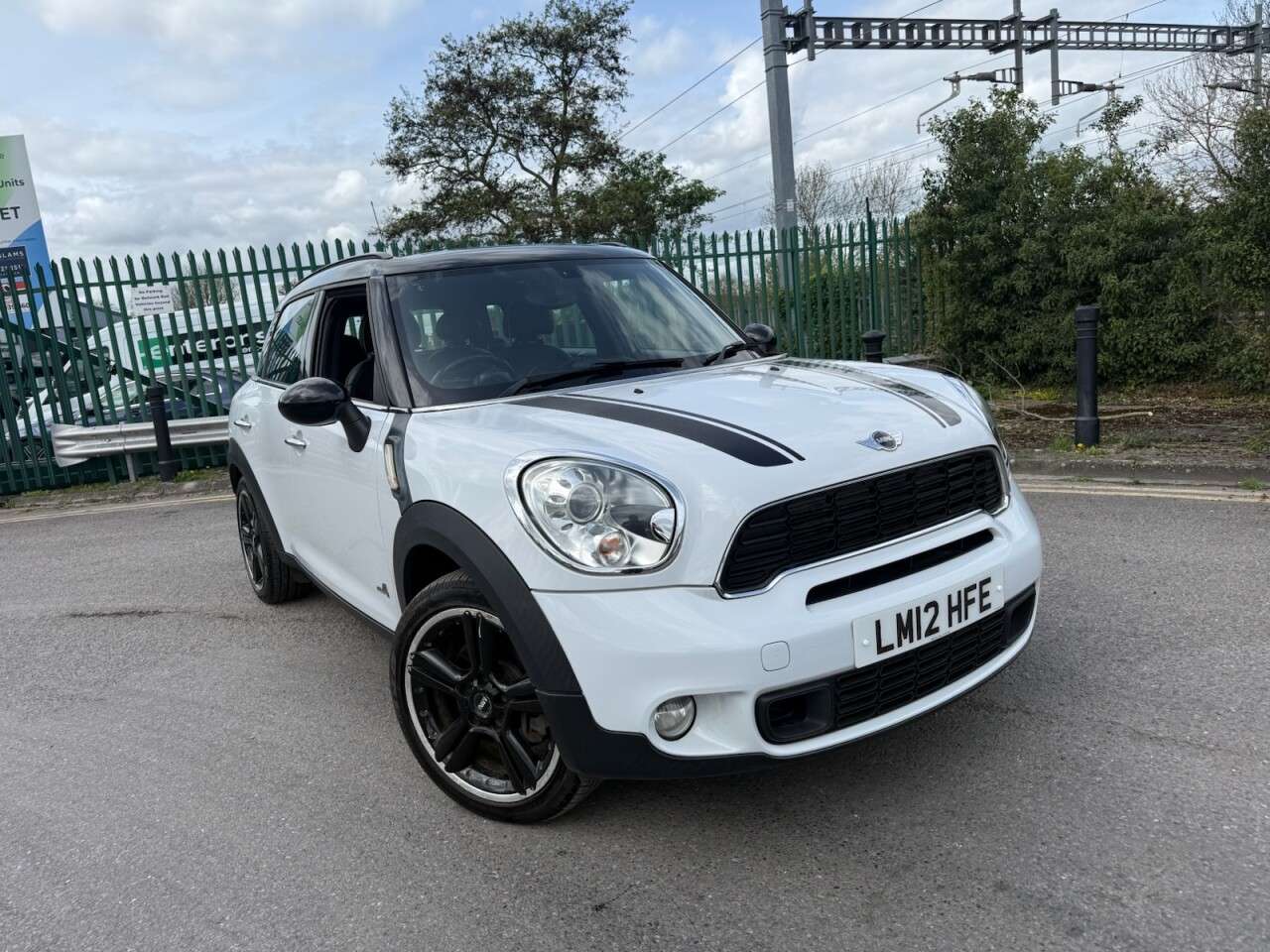 A 2012 MINI COUNTRYMAN 1.6 Cooper S SUV 5dr Petrol Steptronic ALL4 Euro 5 (184 ps) Leather, Pan Ro A 2012 MINI COUNTRYMAN 1.6 Cooper S SUV 5dr Petrol Steptronic ALL4 Euro 5 (184 ps) Leather, Pan Ro