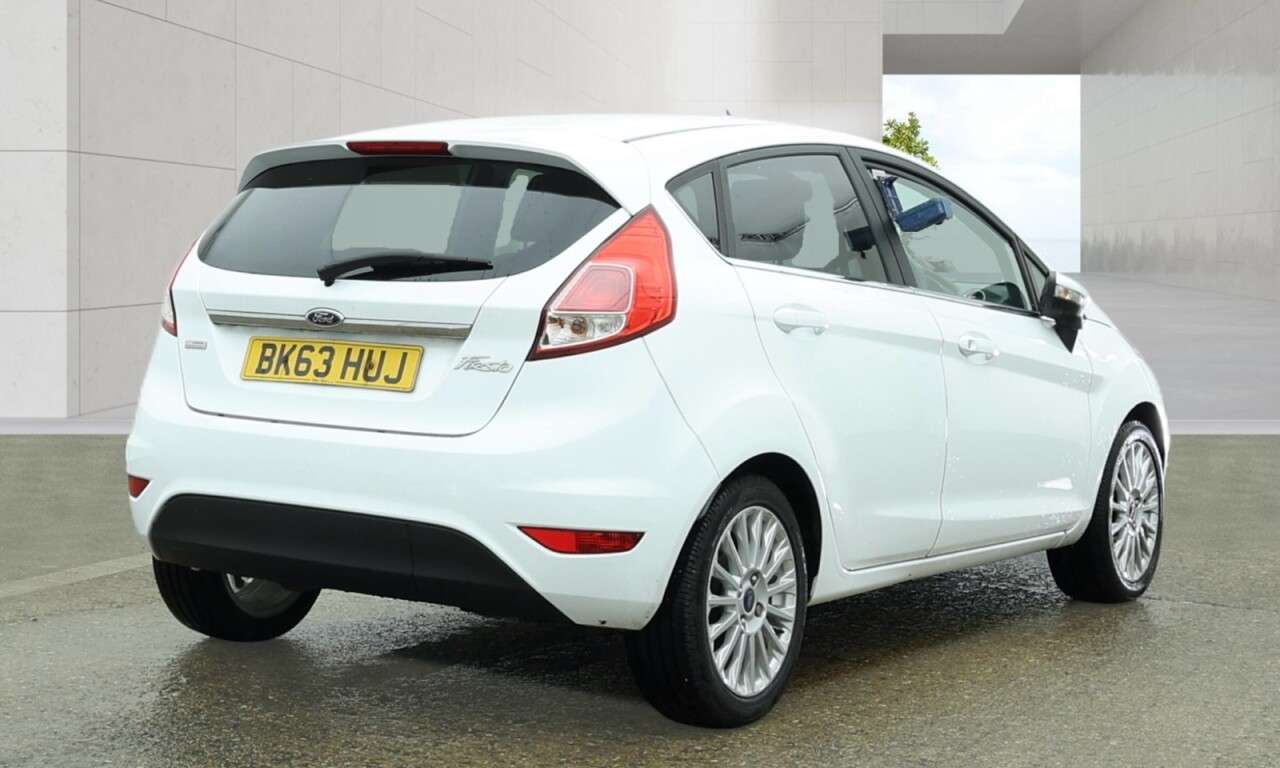 A 2013 FORD FIESTA 1.0T EcoBoost Titanium Hatchback 5dr Petrol Manual Euro 5 (s/s) (125 ps) 12 A 2013 FORD FIESTA 1.0T EcoBoost Titanium Hatchback 5dr Petrol Manual Euro 5 (s/s) (125 ps) 12