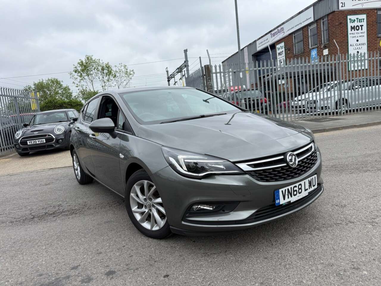 A 2019 VAUXHALL ASTRA 1.0i Turbo ecoTEC Design Hatchback 5dr Petrol Manual Euro 6 (s/s) (105 ps) A 2019 VAUXHALL ASTRA 1.0i Turbo ecoTEC Design Hatchback 5dr Petrol Manual Euro 6 (s/s) (105 ps)