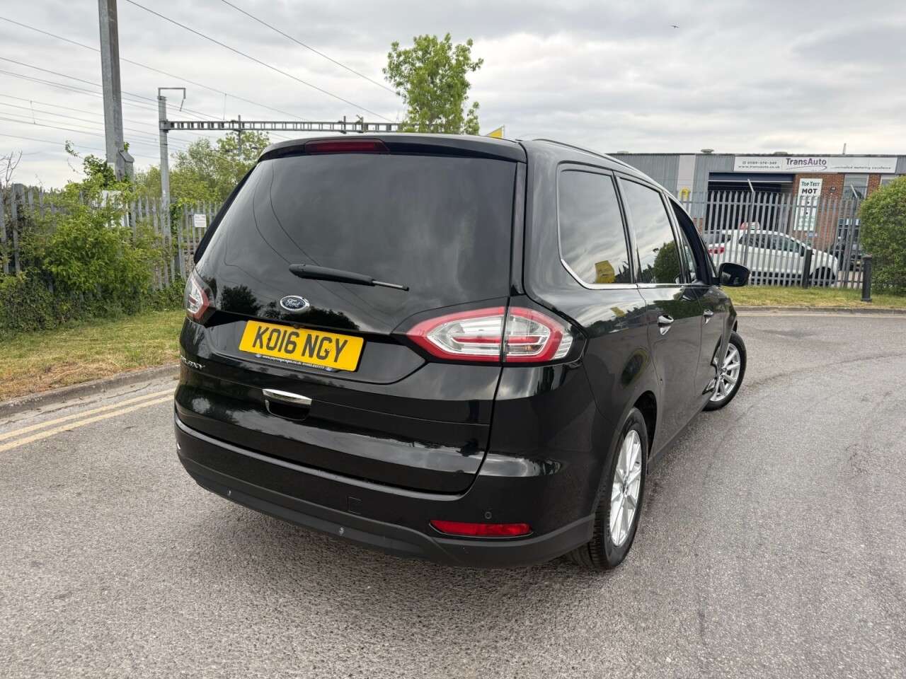 A 2016 FORD GALAXY 2.0 TDCi Titanium X MPV 5dr Diesel Powershift Euro 6 (s/s) (180 ps) 7 Seats A 2016 FORD GALAXY 2.0 TDCi Titanium X MPV 5dr Diesel Powershift Euro 6 (s/s) (180 ps) 7 Seats