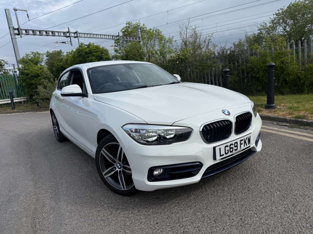 A 2019 BMW 1 SERIES 1.5 118i GPF Sport Hatchback 3dr Petrol Manual Euro 6 (s/s) (136 ps) Euro 6 A 2019 BMW 1 SERIES 1.5 118i GPF Sport Hatchback 3dr Petrol Manual Euro 6 (s/s) (136 ps) Euro 6