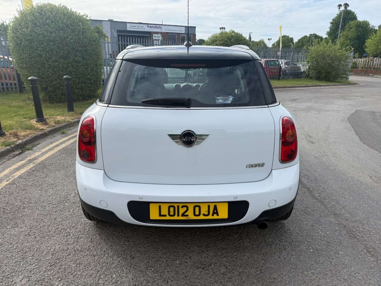 A 2012 MINI COUNTRYMAN 1.6 Cooper SUV 5dr Petrol Auto Euro 5 (122 ps) 12 Months MOT + 6 Months War A 2012 MINI COUNTRYMAN 1.6 Cooper SUV 5dr Petrol Auto Euro 5 (122 ps) 12 Months MOT + 6 Months War