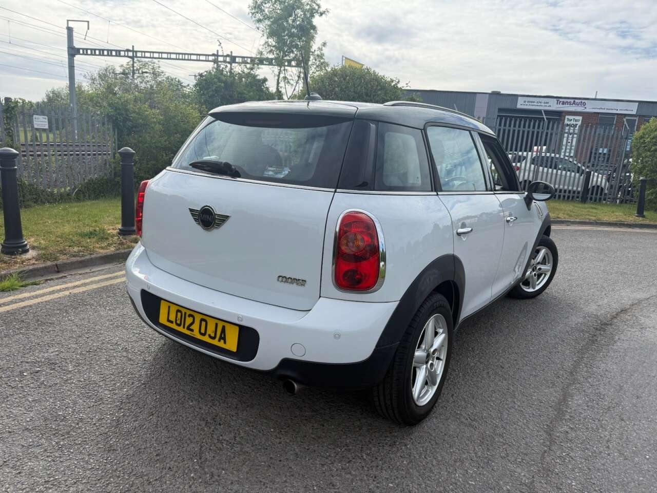 A 2012 MINI COUNTRYMAN 1.6 Cooper SUV 5dr Petrol Auto Euro 5 (122 ps) 12 Months MOT + 6 Months War A 2012 MINI COUNTRYMAN 1.6 Cooper SUV 5dr Petrol Auto Euro 5 (122 ps) 12 Months MOT + 6 Months War