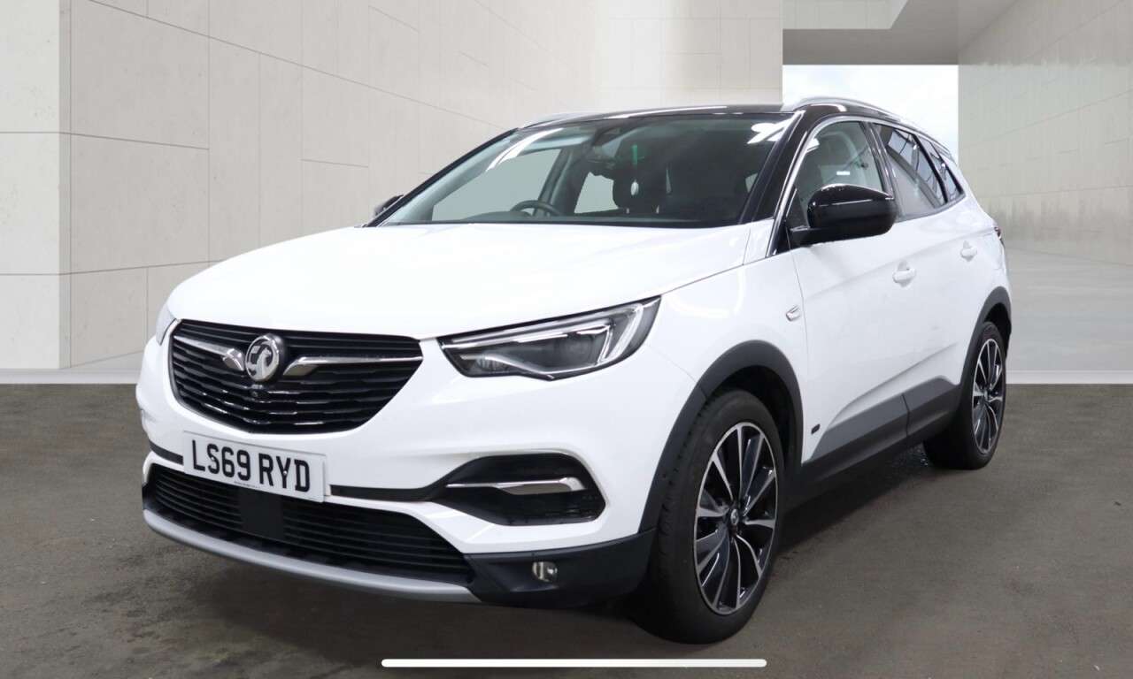 A 2020 VAUXHALL GRANDLAND X 1.6 13.2kWh Ultimate Nav SUV 5dr Petrol Plug-in Hybrid Auto 4WD Euro 6 (s/s A 2020 VAUXHALL GRANDLAND X 1.6 13.2kWh Ultimate Nav SUV 5dr Petrol Plug-in Hybrid Auto 4WD Euro 6 (s/s