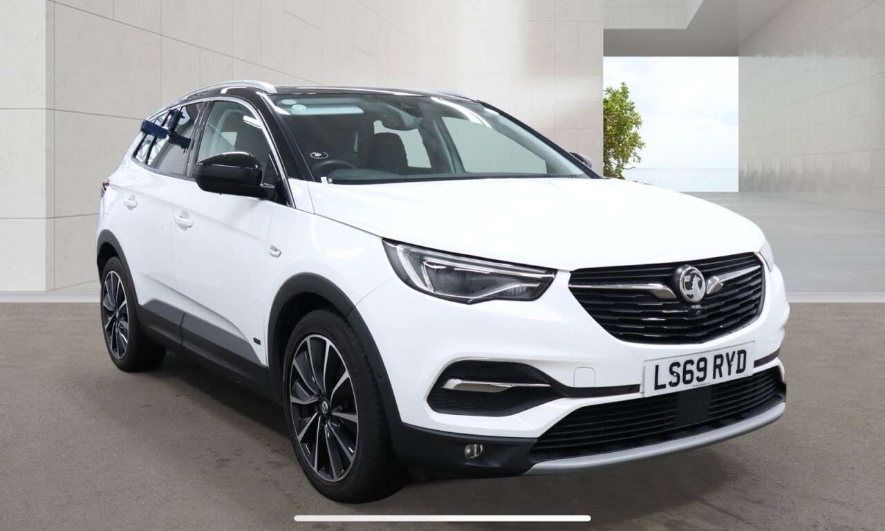 A 2020 VAUXHALL GRANDLAND X 1.6 13.2kWh Ultimate Nav SUV 5dr Petrol Plug-in Hybrid Auto 4WD Euro 6 (s/s A 2020 VAUXHALL GRANDLAND X 1.6 13.2kWh Ultimate Nav SUV 5dr Petrol Plug-in Hybrid Auto 4WD Euro 6 (s/s