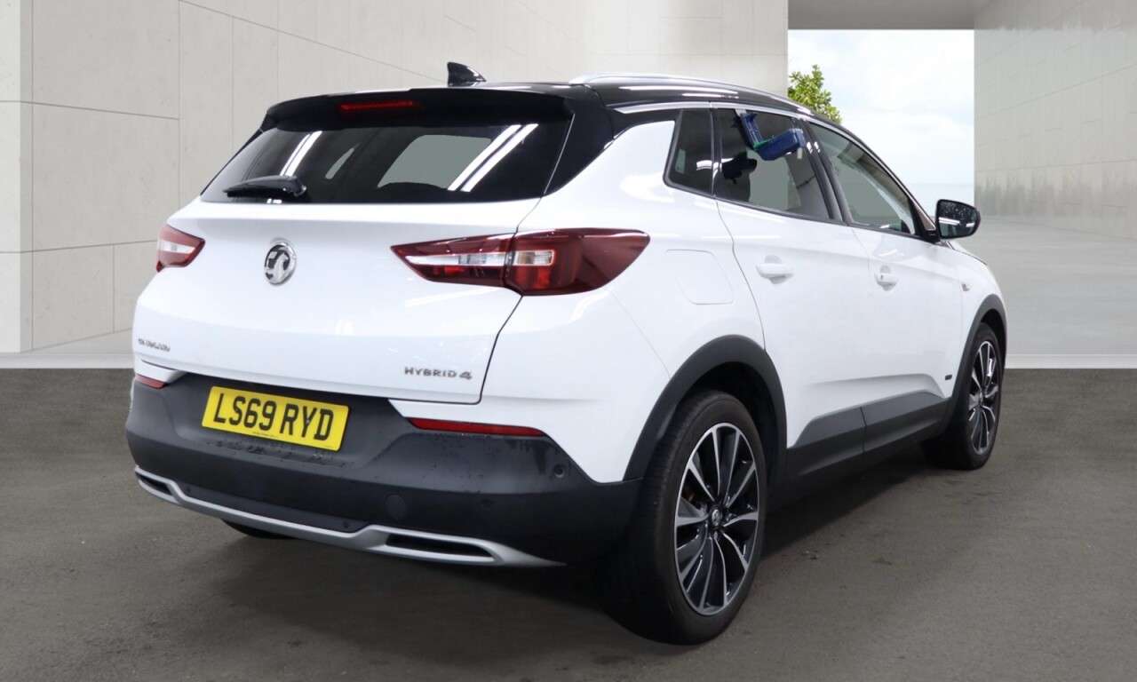 A 2020 VAUXHALL GRANDLAND X 1.6 13.2kWh Ultimate Nav SUV 5dr Petrol Plug-in Hybrid Auto 4WD Euro 6 (s/s A 2020 VAUXHALL GRANDLAND X 1.6 13.2kWh Ultimate Nav SUV 5dr Petrol Plug-in Hybrid Auto 4WD Euro 6 (s/s