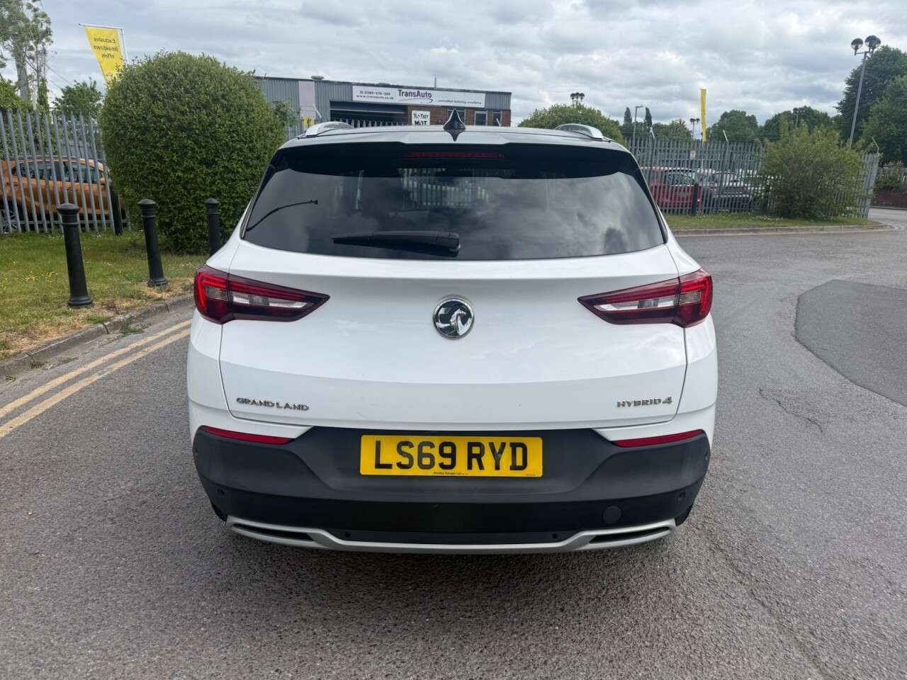 A 2020 VAUXHALL GRANDLAND X 1.6 13.2kWh Ultimate Nav SUV 5dr Petrol Plug-in Hybrid Auto 4WD Euro 6 (s/s A 2020 VAUXHALL GRANDLAND X 1.6 13.2kWh Ultimate Nav SUV 5dr Petrol Plug-in Hybrid Auto 4WD Euro 6 (s/s