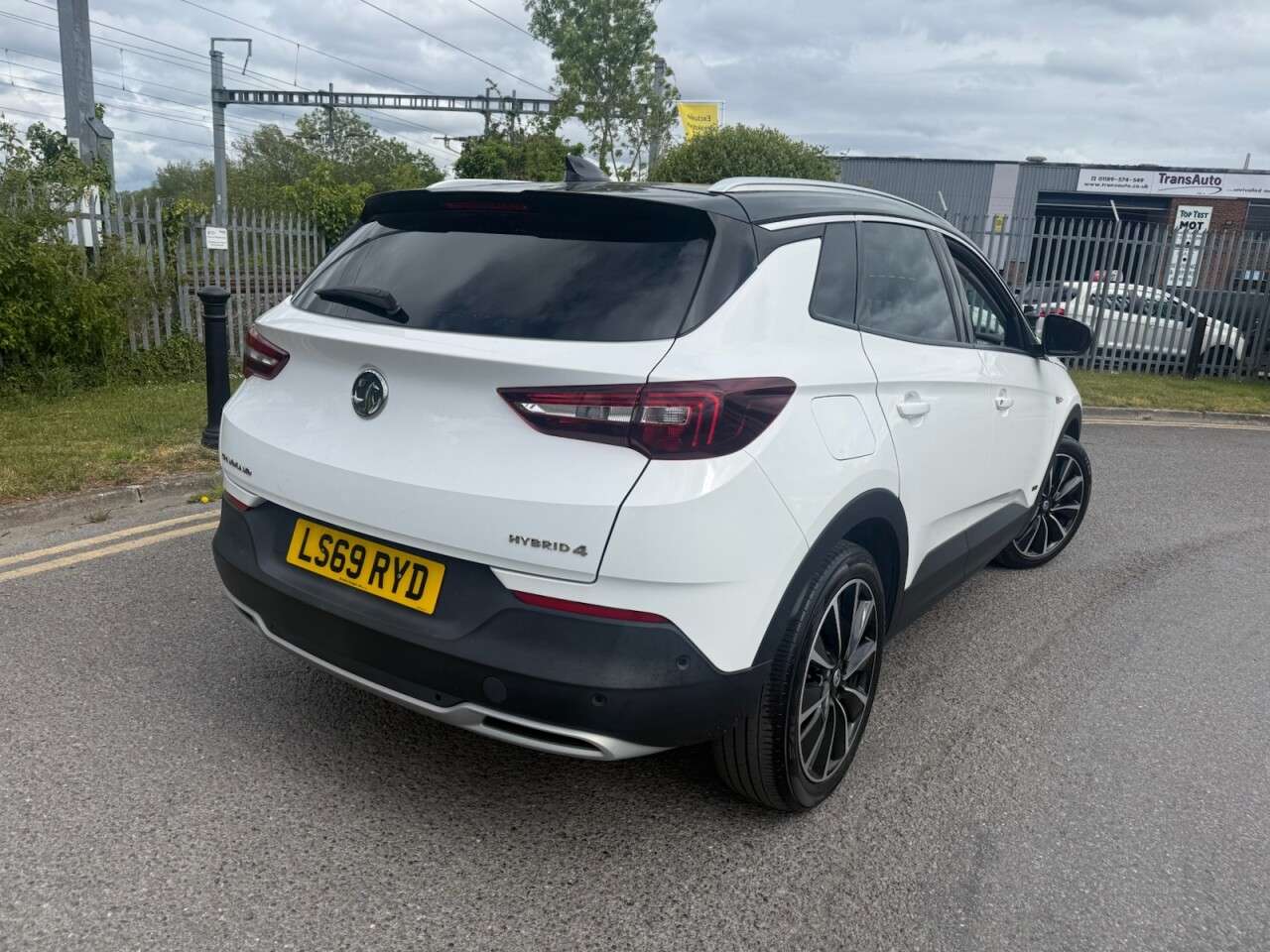 A 2020 VAUXHALL GRANDLAND X 1.6 13.2kWh Ultimate Nav SUV 5dr Petrol Plug-in Hybrid Auto 4WD Euro 6 (s/s A 2020 VAUXHALL GRANDLAND X 1.6 13.2kWh Ultimate Nav SUV 5dr Petrol Plug-in Hybrid Auto 4WD Euro 6 (s/s