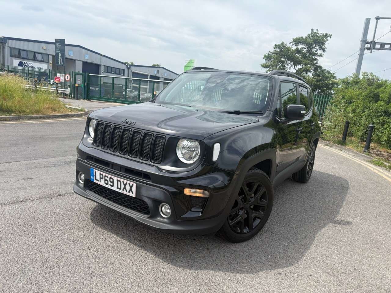 A 2020 JEEP RENEGADE 1.3 GSE T4 Night Eagle SUV 5dr Petrol DDCT Euro 6 (s/s) (150 ps) Economical A 2020 JEEP RENEGADE 1.3 GSE T4 Night Eagle SUV 5dr Petrol DDCT Euro 6 (s/s) (150 ps) Economical