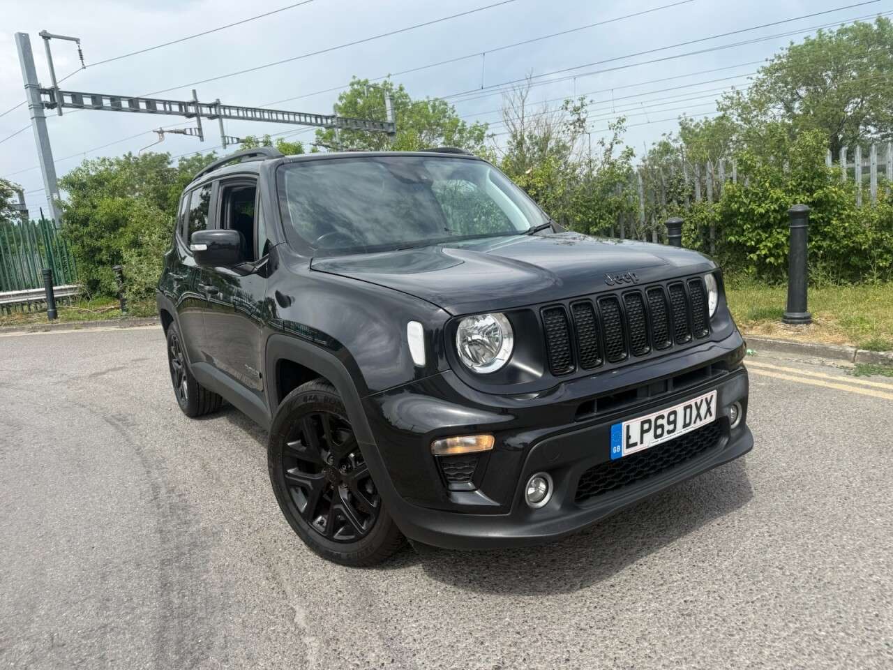 A 2020 JEEP RENEGADE 1.3 GSE T4 Night Eagle SUV 5dr Petrol DDCT Euro 6 (s/s) (150 ps) Economical A 2020 JEEP RENEGADE 1.3 GSE T4 Night Eagle SUV 5dr Petrol DDCT Euro 6 (s/s) (150 ps) Economical