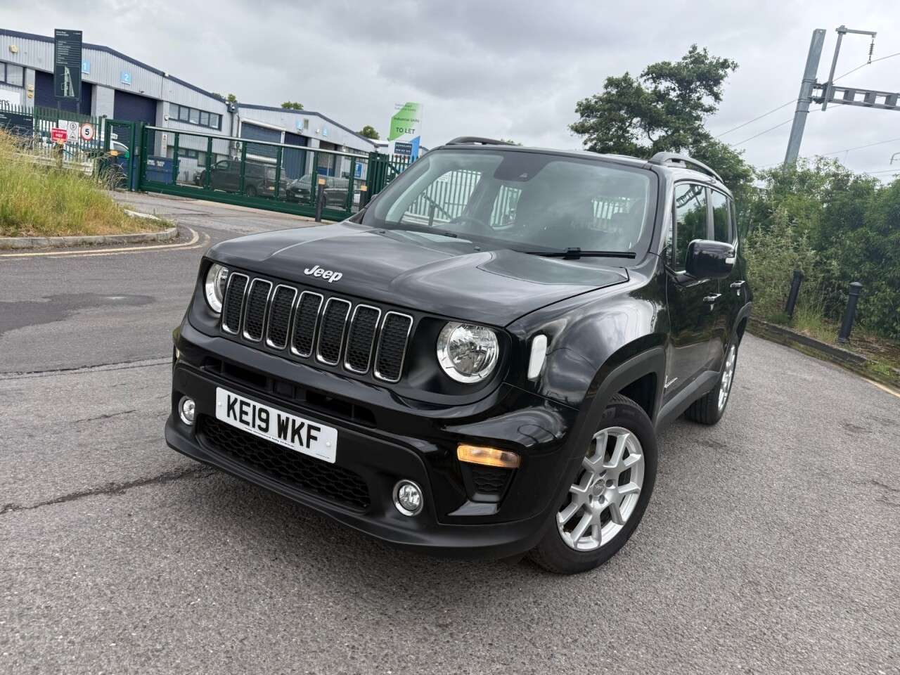 A 2019 JEEP RENEGADE 1.0 GSE T3 Longitude SUV 5dr Petrol Manual Euro 6 (s/s) (120 ps) Economical A 2019 JEEP RENEGADE 1.0 GSE T3 Longitude SUV 5dr Petrol Manual Euro 6 (s/s) (120 ps) Economical