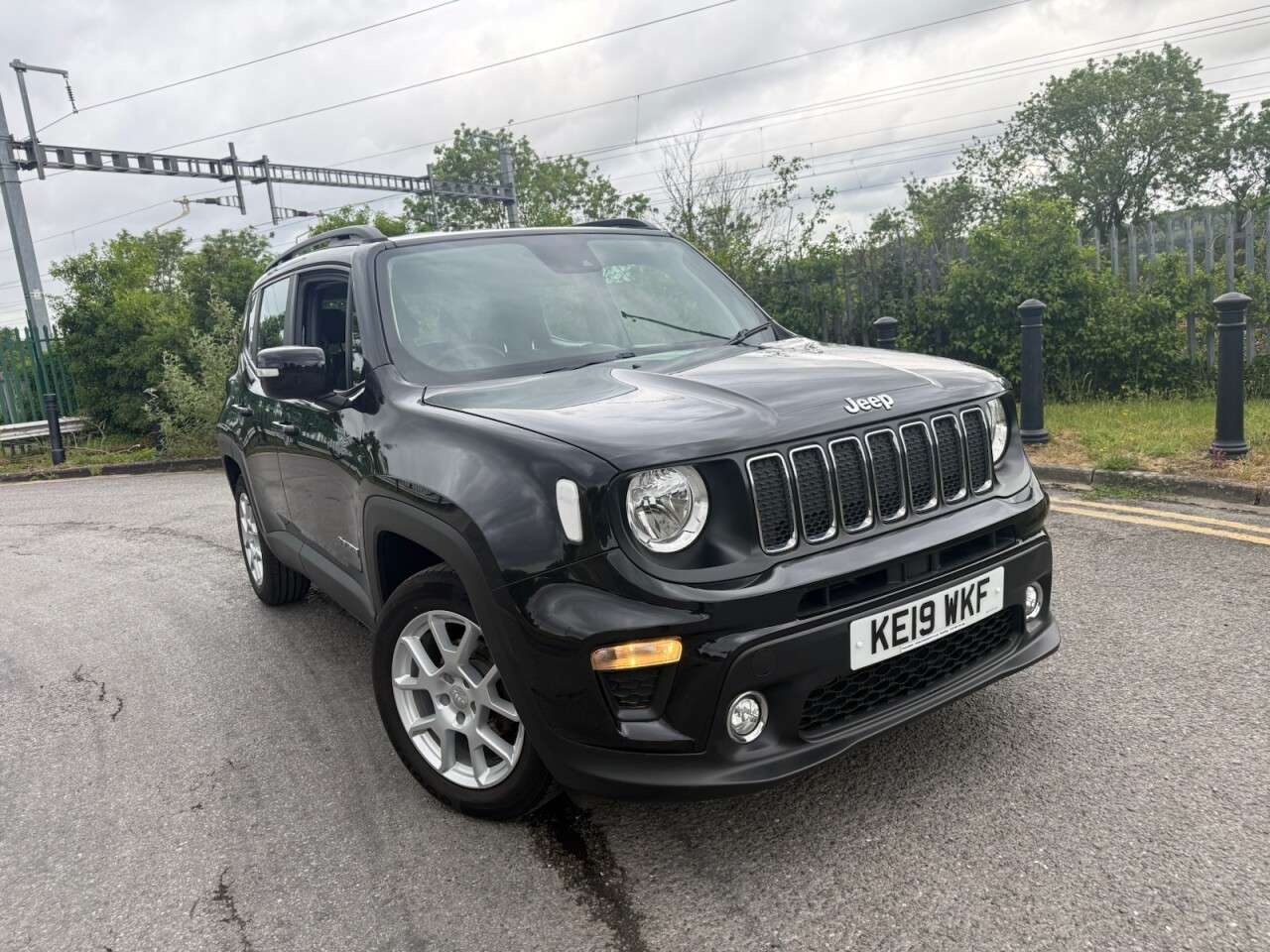 A 2019 JEEP RENEGADE 1.0 GSE T3 Longitude SUV 5dr Petrol Manual Euro 6 (s/s) (120 ps) Economical A 2019 JEEP RENEGADE 1.0 GSE T3 Longitude SUV 5dr Petrol Manual Euro 6 (s/s) (120 ps) Economical
