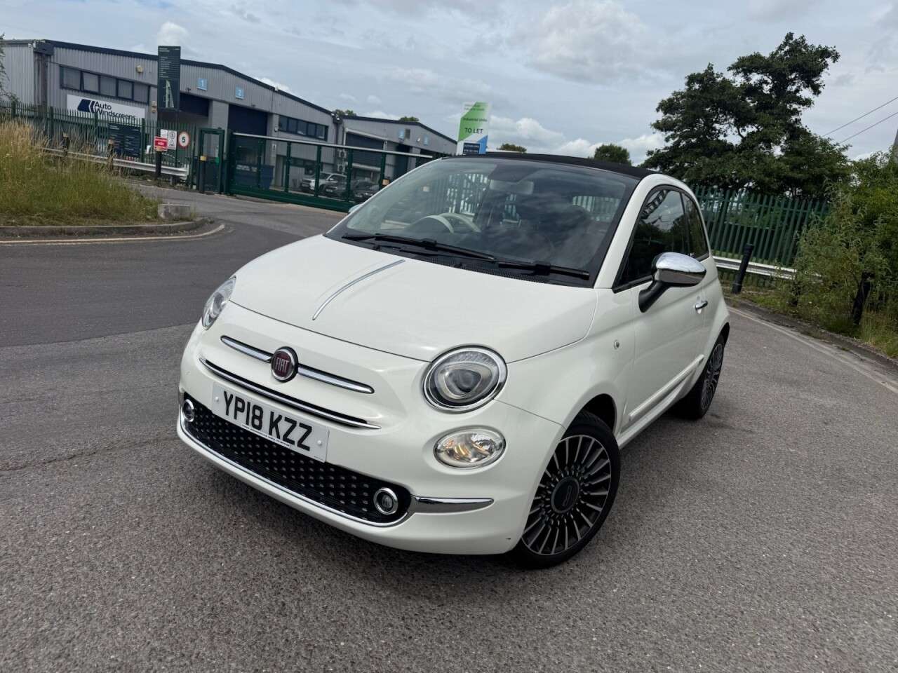A 2018 FIAT 500C 0.9 TwinAir Lounge Convertible 2dr Petrol Manual Euro 6 (s/s) (85 bhp) Leat A 2018 FIAT 500C 0.9 TwinAir Lounge Convertible 2dr Petrol Manual Euro 6 (s/s) (85 bhp) Leat