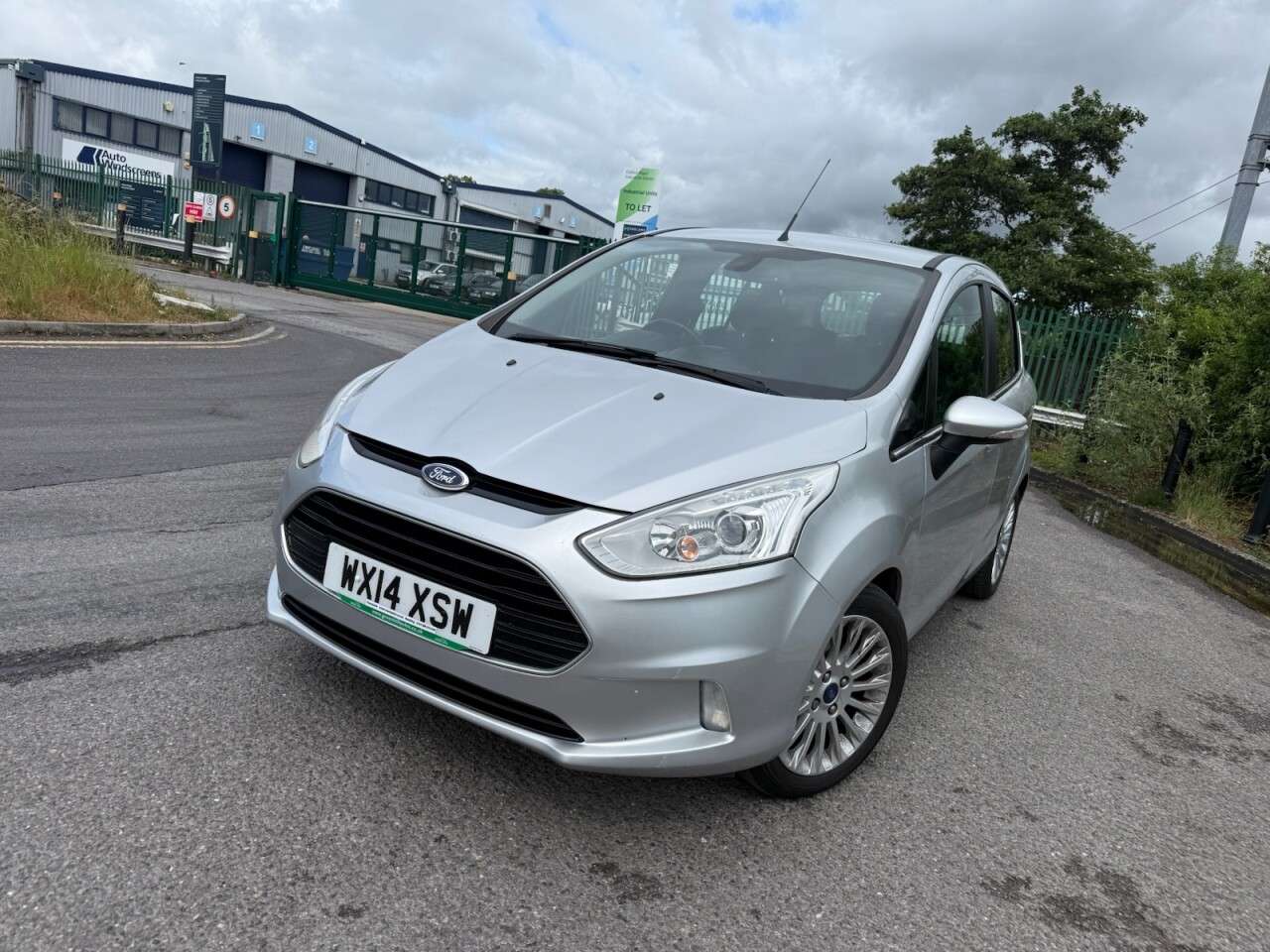 A 2014 FORD B-MAX 1.6 Titanium MPV 5dr Petrol Powershift Euro 5 (105 ps) 12 Months MOT + 6 Mo A 2014 FORD B-MAX 1.6 Titanium MPV 5dr Petrol Powershift Euro 5 (105 ps) 12 Months MOT + 6 Mo