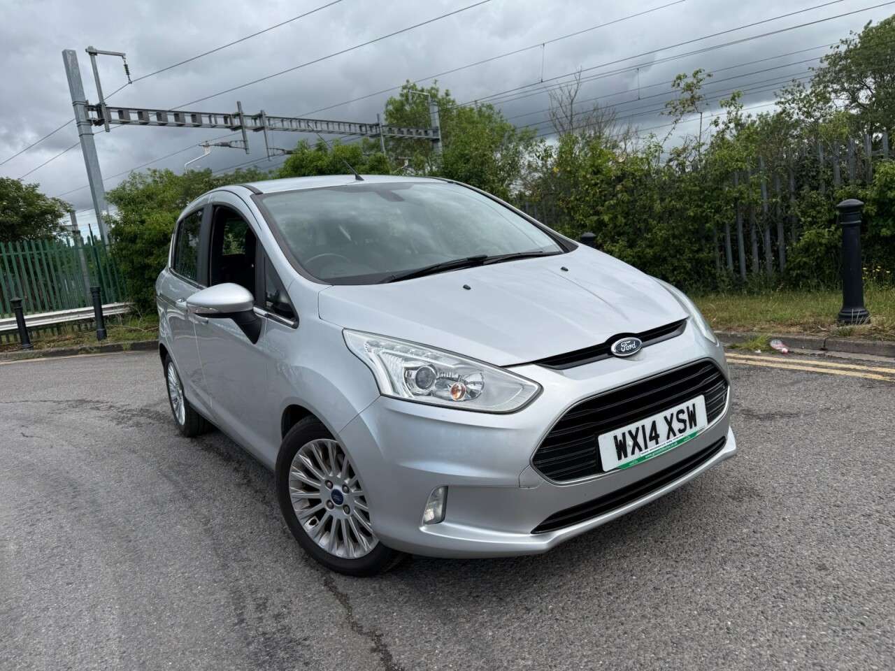 A 2014 FORD B-MAX 1.6 Titanium MPV 5dr Petrol Powershift Euro 5 (105 ps) 12 Months MOT + 6 Mo A 2014 FORD B-MAX 1.6 Titanium MPV 5dr Petrol Powershift Euro 5 (105 ps) 12 Months MOT + 6 Mo