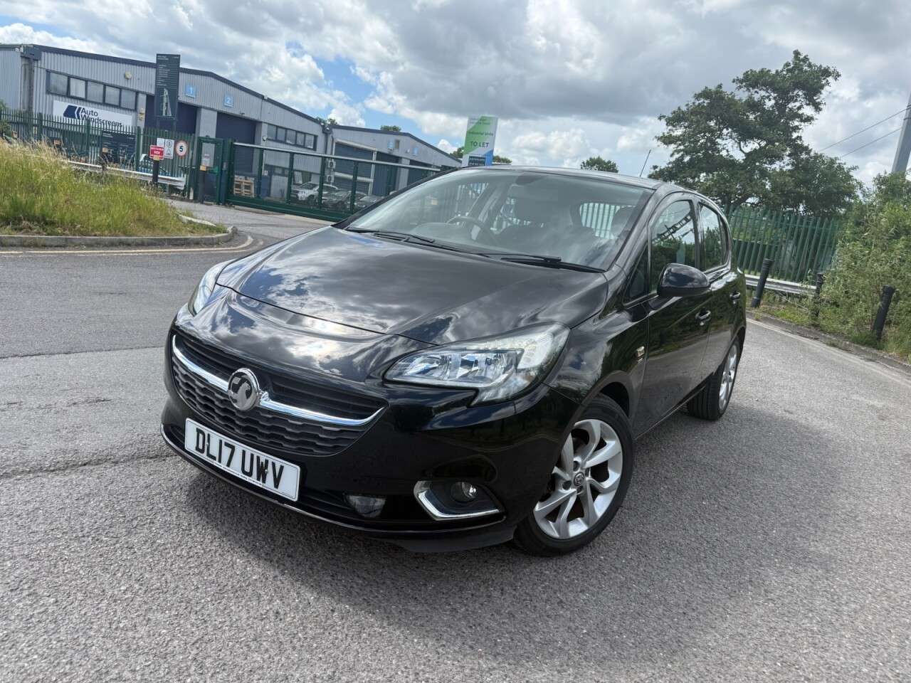 A 2017 VAUXHALL CORSA 1.4i ecoFLEX SRi Hatchback 5dr Petrol Manual Euro 6 (90 ps) 12 Months MOT + A 2017 VAUXHALL CORSA 1.4i ecoFLEX SRi Hatchback 5dr Petrol Manual Euro 6 (90 ps) 12 Months MOT +