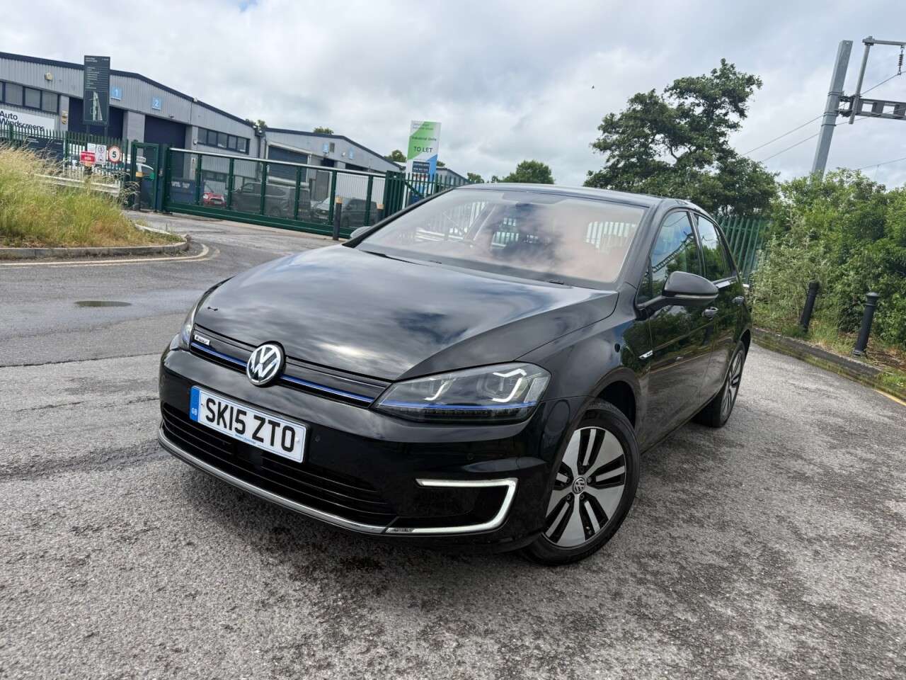 A 2015 VOLKSWAGEN E-GOLF e-Golf Hatchback 5dr Electric Auto (115 ps) Automatic, Navigation. A 2015 VOLKSWAGEN E-GOLF e-Golf Hatchback 5dr Electric Auto (115 ps) Automatic, Navigation.