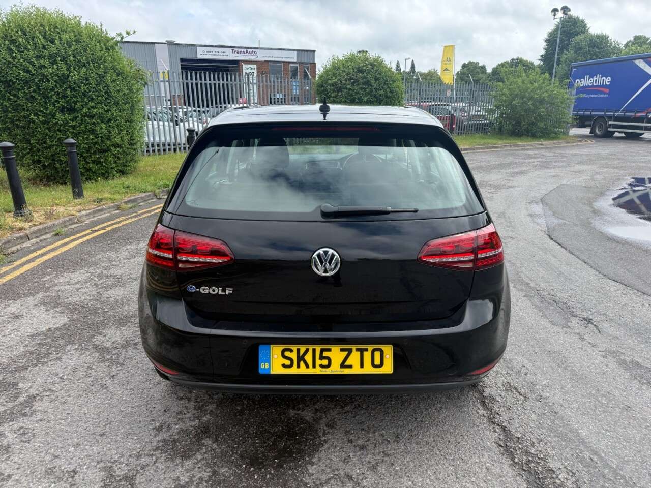 A 2015 VOLKSWAGEN E-GOLF e-Golf Hatchback 5dr Electric Auto (115 ps) Automatic, Navigation. A 2015 VOLKSWAGEN E-GOLF e-Golf Hatchback 5dr Electric Auto (115 ps) Automatic, Navigation.