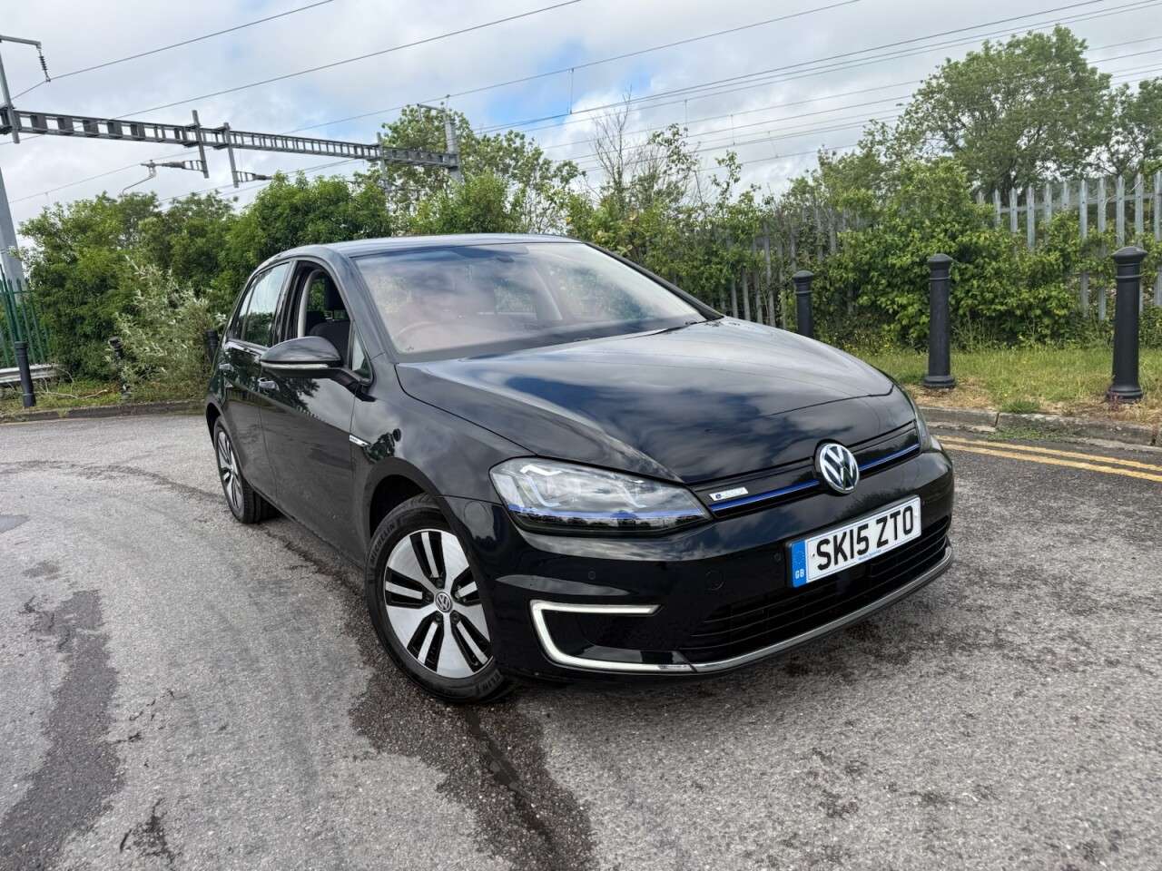 A 2015 VOLKSWAGEN E-GOLF e-Golf Hatchback 5dr Electric Auto (115 ps) Automatic, Navigation. A 2015 VOLKSWAGEN E-GOLF e-Golf Hatchback 5dr Electric Auto (115 ps) Automatic, Navigation.