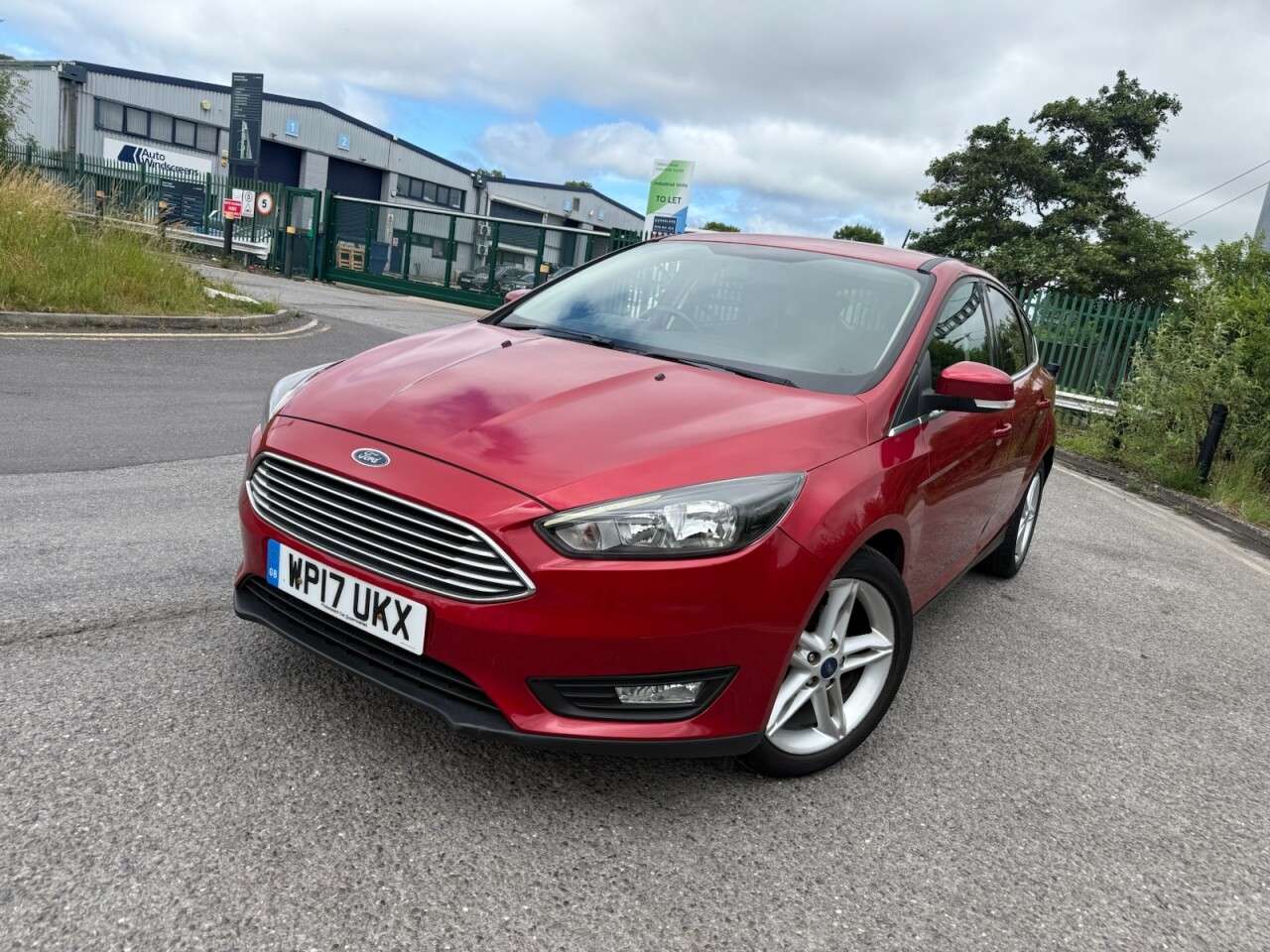 A 2017 FORD FOCUS 1.0T EcoBoost Zetec Edition Hatchback 5dr Petrol Manual Euro 6 (s/s) (125 p A 2017 FORD FOCUS 1.0T EcoBoost Zetec Edition Hatchback 5dr Petrol Manual Euro 6 (s/s) (125 p