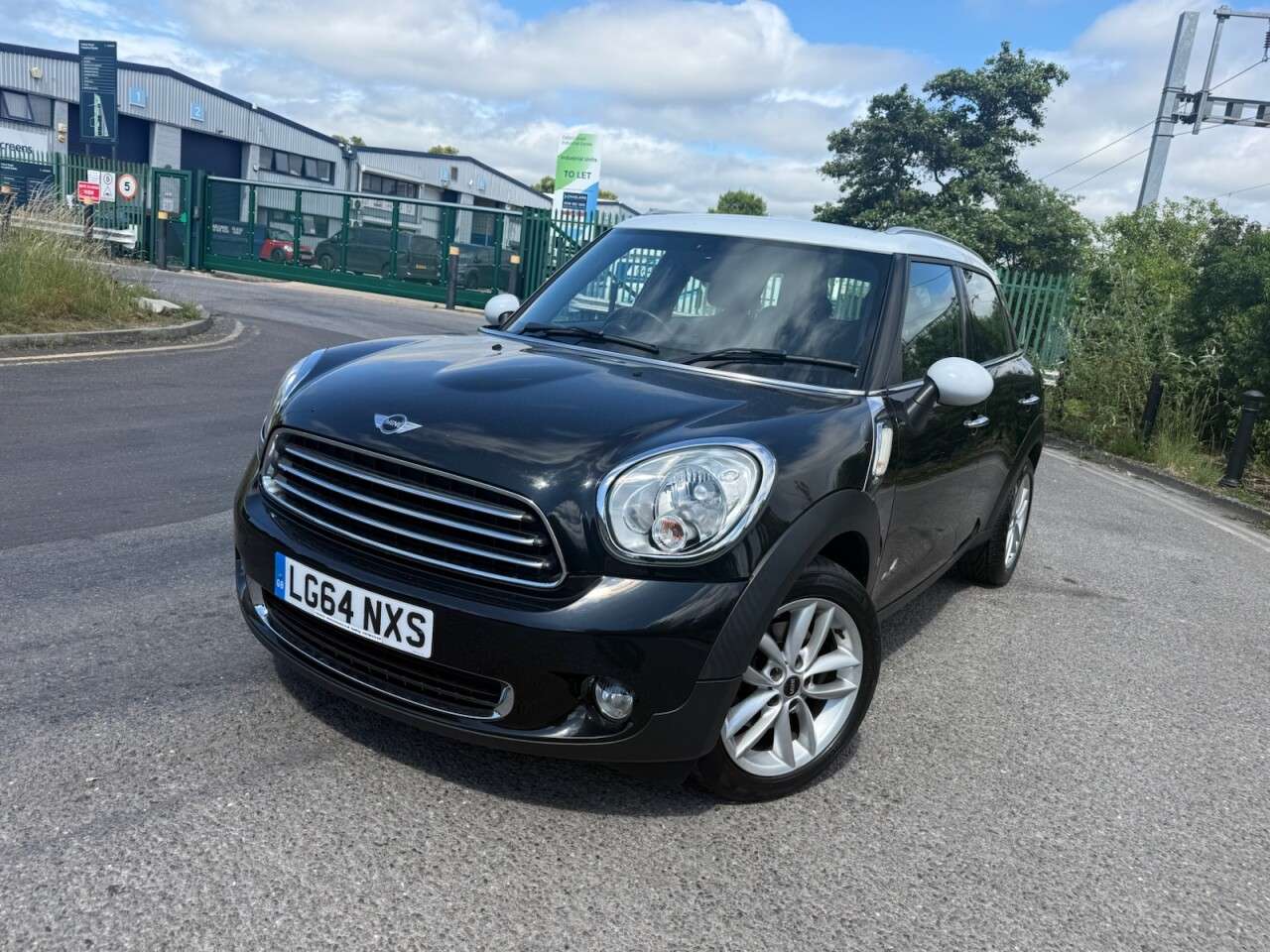 A 2014 MINI COUNTRYMAN 1.6 Cooper SUV 5dr Petrol Auto ALL4 Euro 6 (122 ps) Euro 6, Full Service Hi A 2014 MINI COUNTRYMAN 1.6 Cooper SUV 5dr Petrol Auto ALL4 Euro 6 (122 ps) Euro 6, Full Service Hi