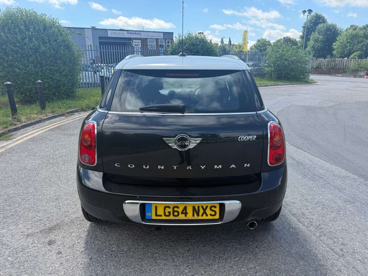 A 2014 MINI COUNTRYMAN 1.6 Cooper SUV 5dr Petrol Auto ALL4 Euro 6 (122 ps) Euro 6, Full Service Hi A 2014 MINI COUNTRYMAN 1.6 Cooper SUV 5dr Petrol Auto ALL4 Euro 6 (122 ps) Euro 6, Full Service Hi