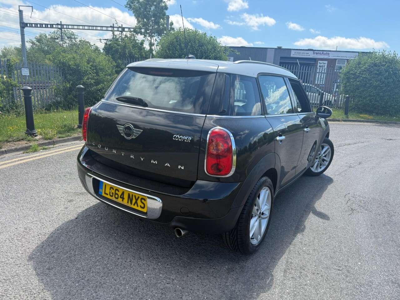 A 2014 MINI COUNTRYMAN 1.6 Cooper SUV 5dr Petrol Auto ALL4 Euro 6 (122 ps) Euro 6, Full Service Hi A 2014 MINI COUNTRYMAN 1.6 Cooper SUV 5dr Petrol Auto ALL4 Euro 6 (122 ps) Euro 6, Full Service Hi